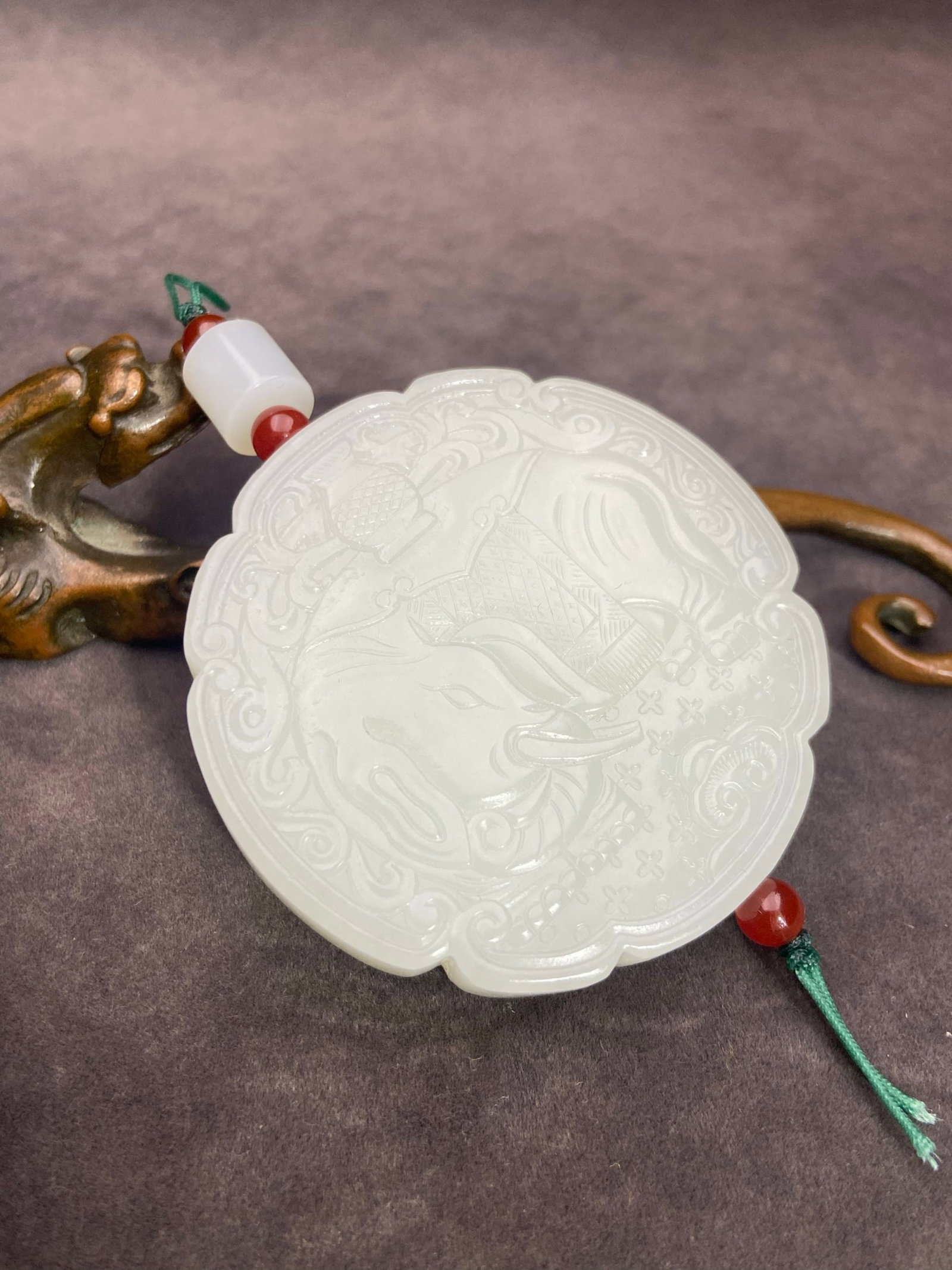 An Exquisite White Jade Elephant Pattern Pendant - 5