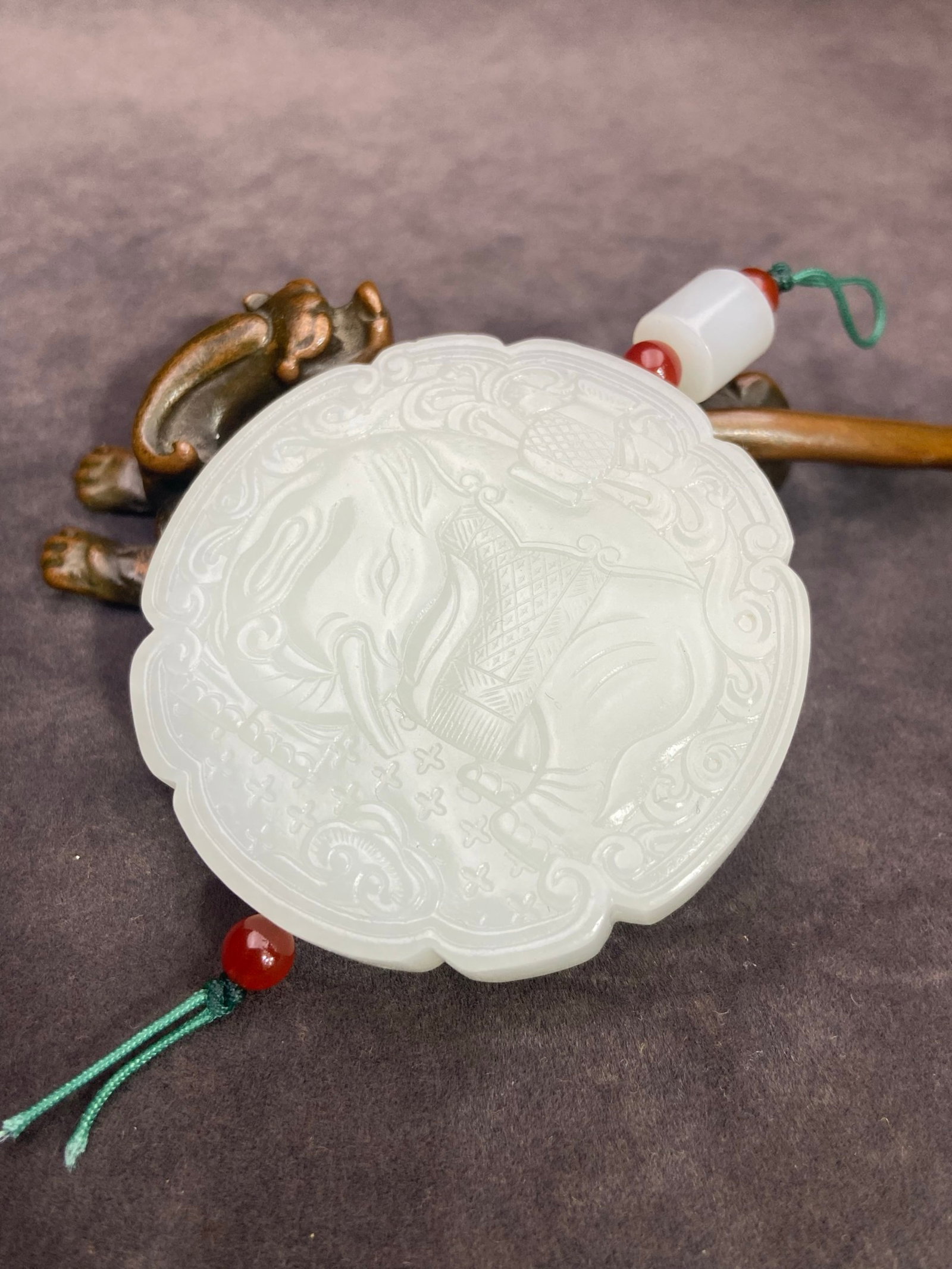 An Exquisite White Jade Elephant Pattern Pendant - 6