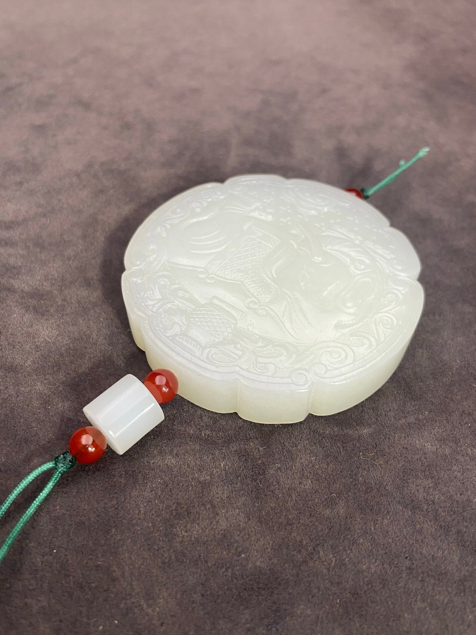 An Exquisite White Jade Elephant Pattern Pendant - 7