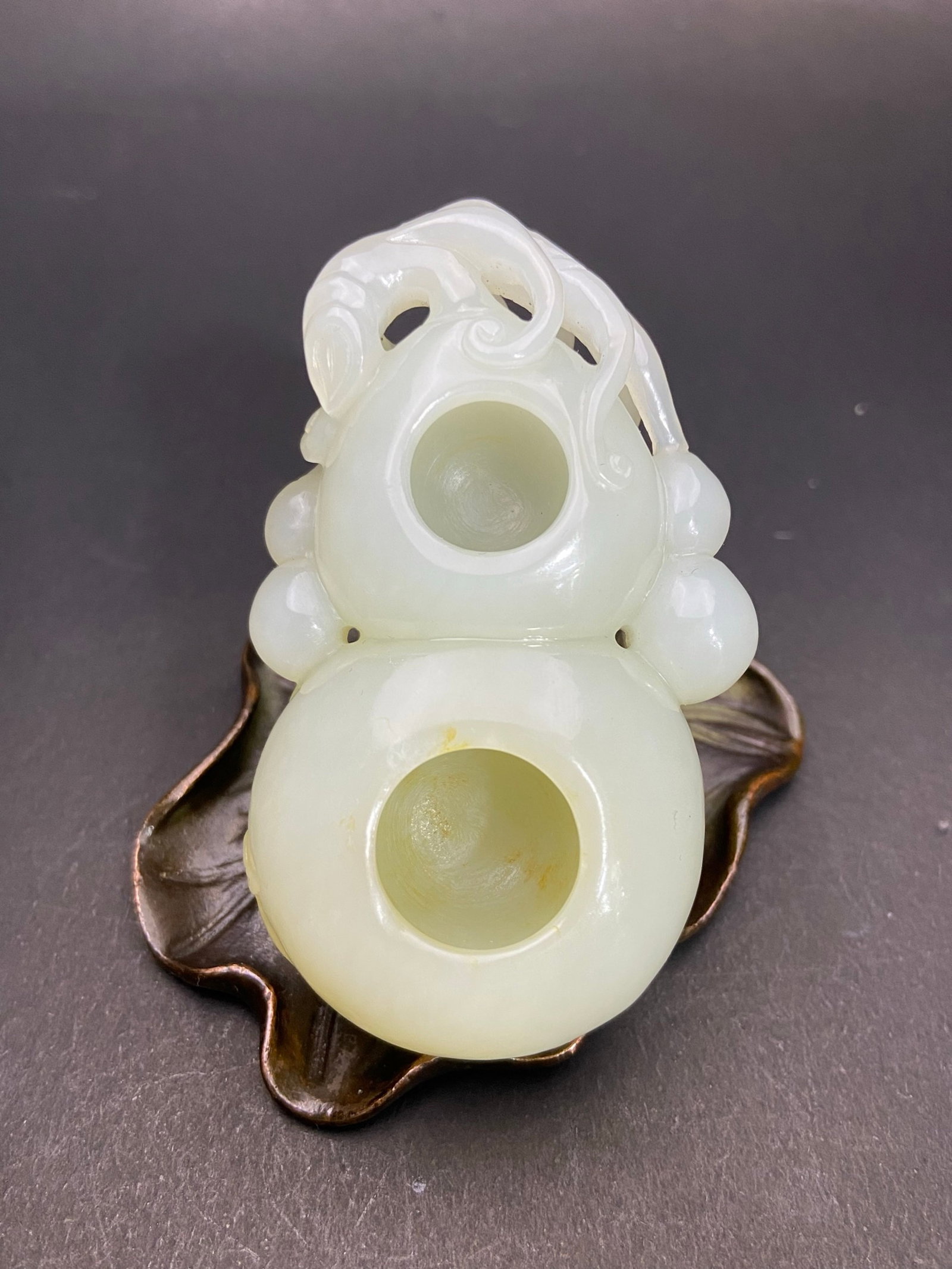 An Exquisite White Jade Gourd-Shaped Brush Washer: An Exquisite White Jade Gourd-Shaped Brush Washer,Qing Dynasty,China,Size:75mmx45mmx24mm,Weight:100g 白玉葫芦形笔洗,中国清代