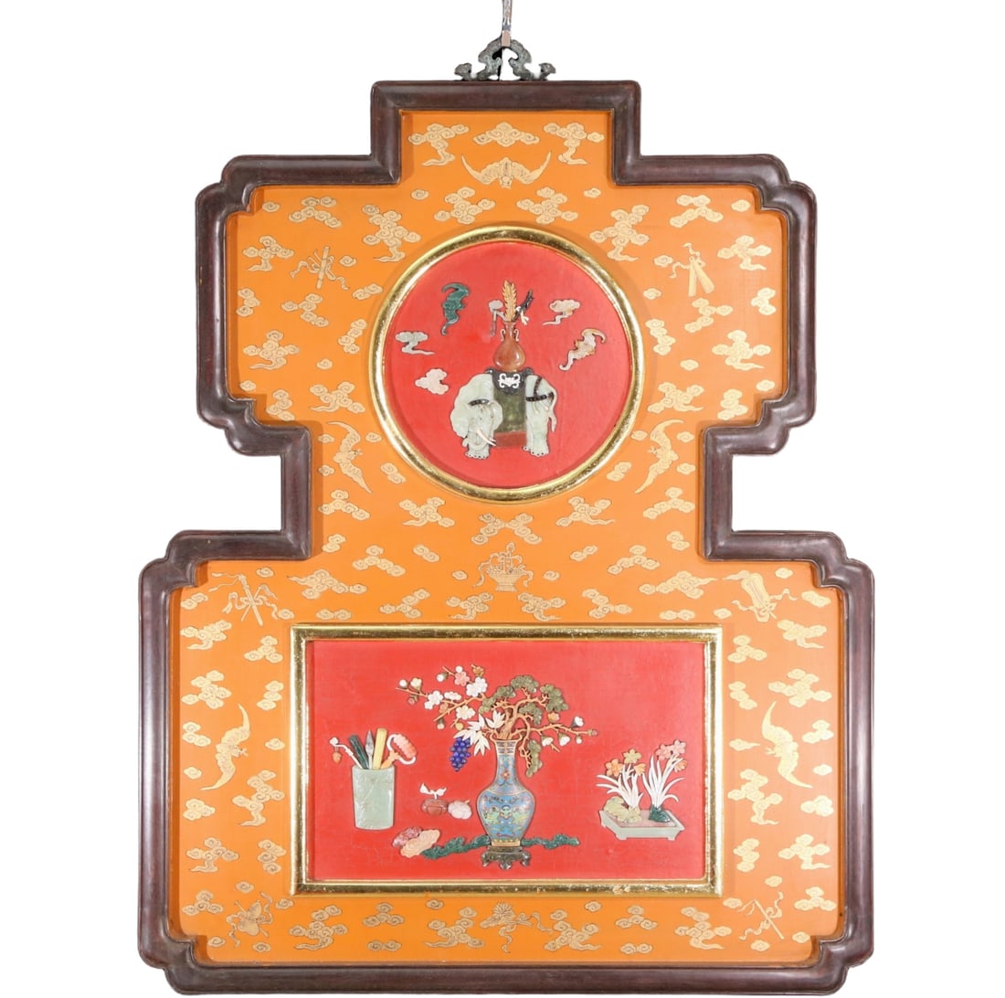 An exquisite zitanwood painted and painted vase hanging screen with gemstones: An exquisite painted zitanwood hanging screen with a painted vase pattern inlaid with gems, Qianlong four-character design, Qing Dynasty, China. This hanging screen is an exquisite work of art. It use