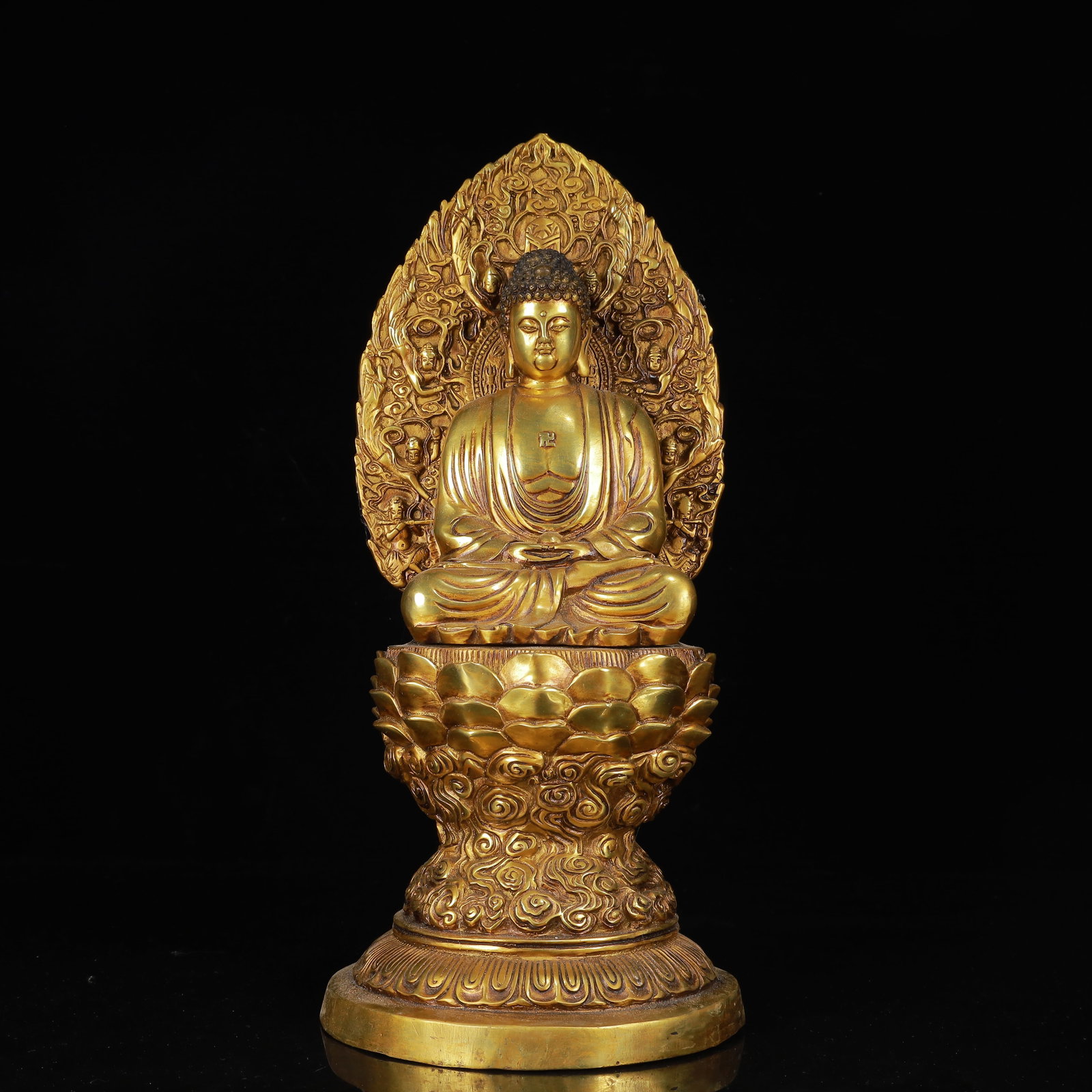 An Exquisite Gilt Bronze Statue of Sakyamuni: An Exquisite Gilt Bronze Statue of Sakyamuni,Ming Dynasty,China,Xuande Four-Character Mark,Size:5.9inx11.8in,Weight:3200g