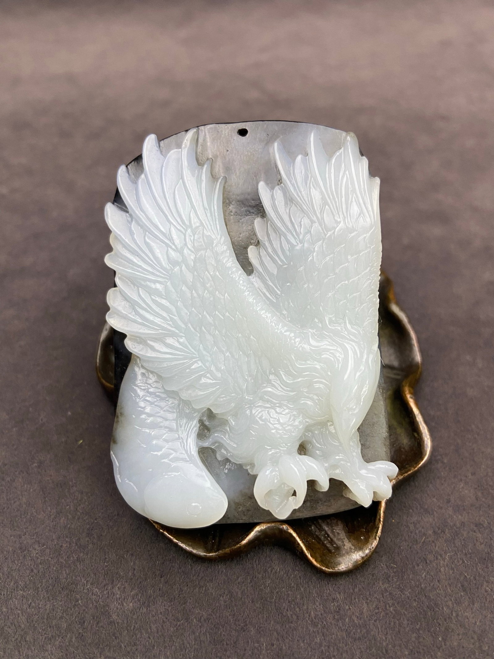 An Exquisite White Jade Eagle Pattern Pendant (1 of 7)