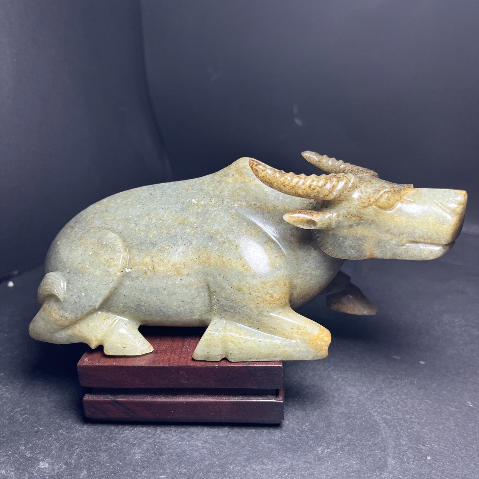 An Exquisite White Jade Buffalo Ornament: An Exquisite White Jade Buffalo Ornament,Qing Dynasty,China,Size:185mmx68mmx71mm,Weight:954g 白玉牛摆件,中国清代