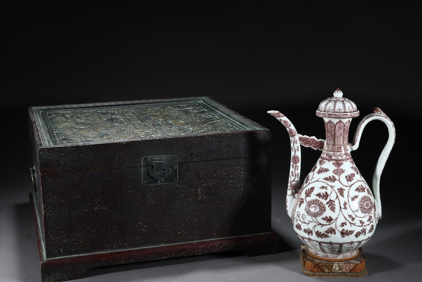 A Rare Underglaze-Red Lotus Pattern Flagon: A Rare Underglaze-Red Lotus Pattern Flagon,Ming Dynasty,China,Size:14.2inx10.6in 釉里红缠枝莲纹酒壶,中国明代