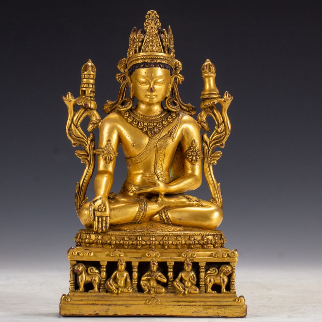 A Solemn Gilt Bronze Statue of Sakyamuni: A Solemn Gilt Bronze Statue of Sakyamuni,Qing Dynasty,China,Size:4.9inx3.7inx8.5in,Weight:1630g 铜鎏金释迦摩尼像,中国清代