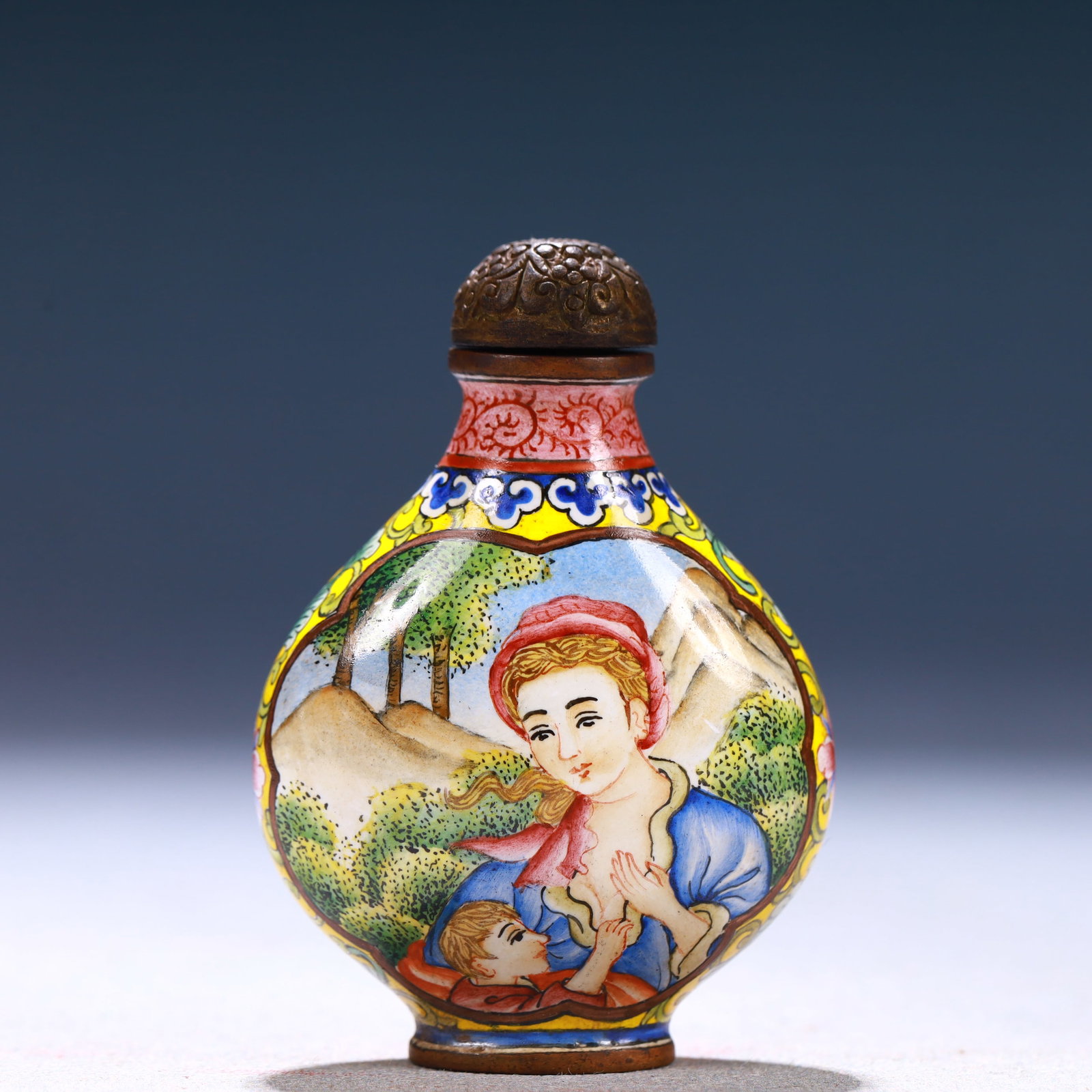 An Exquisite Painted Enamel Figure Pattern Snuff Bottle - 5