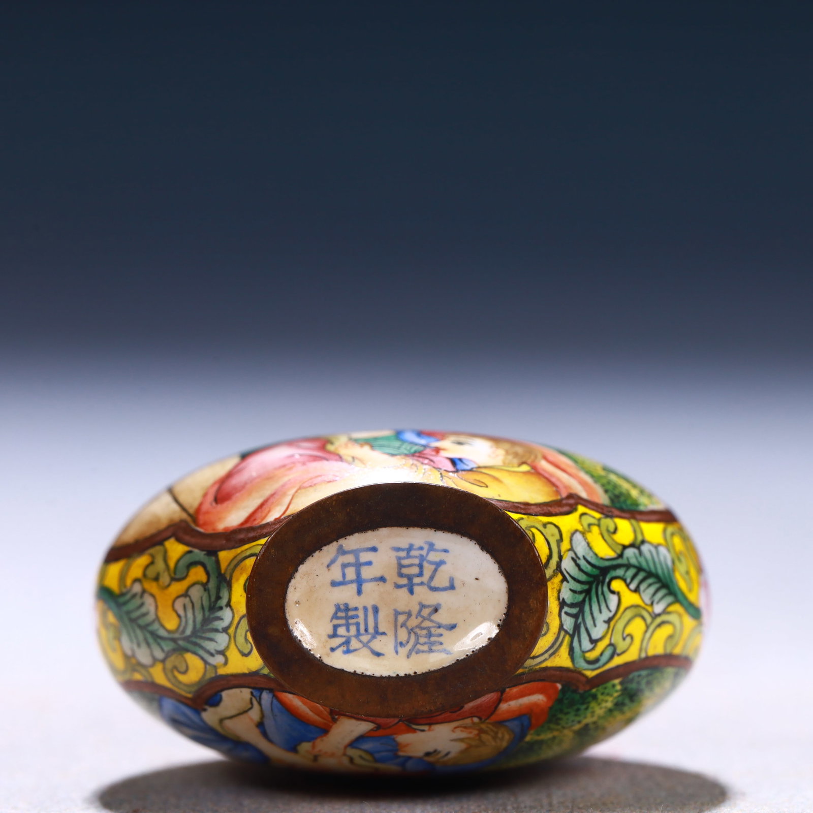 An Exquisite Painted Enamel Figure Pattern Snuff Bottle - 7