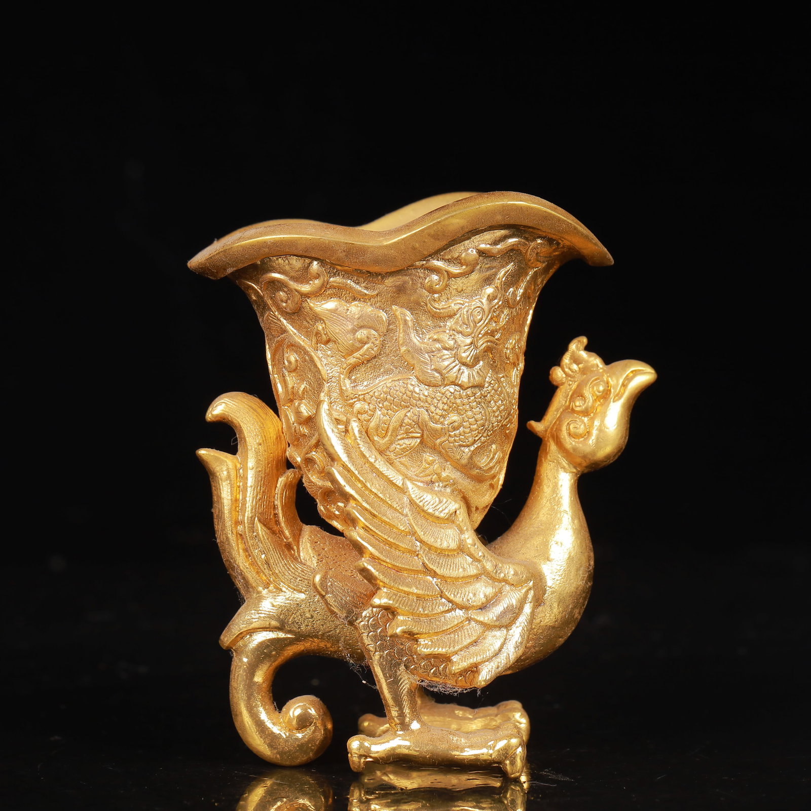 An Exquisite Gilt Bronze Dragon Pattern Phoenix Cup: An Exquisite Gilt Bronze Dragon Pattern Phoenix Cup,Qing Dynasty,China,Size:3.1inx2.2inx3.9in,Weight:569g 铜鎏金龙纹凤杯,中国清代