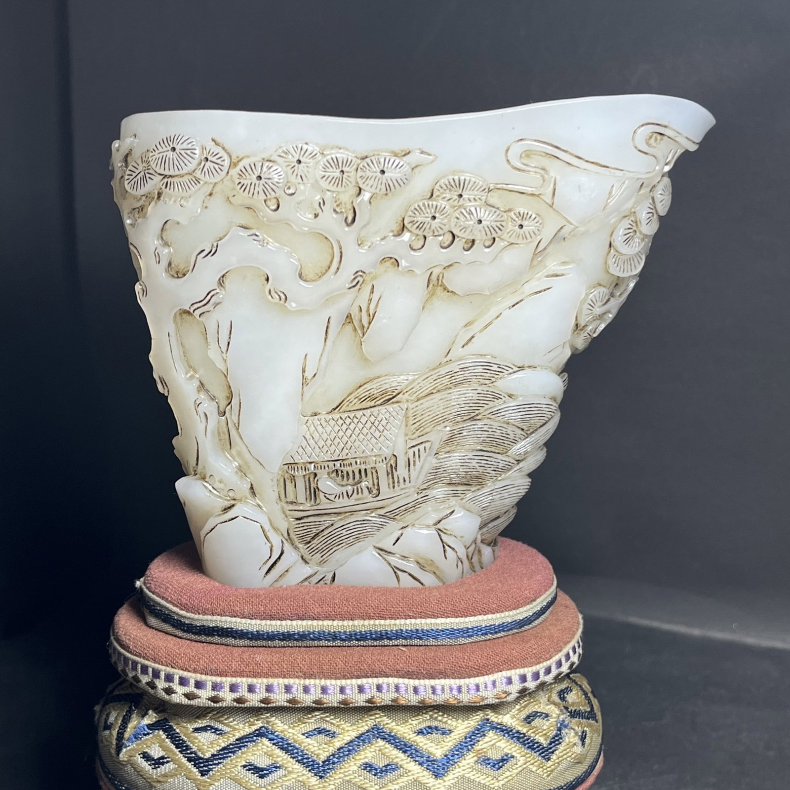 An Exquisite White Jade Landscape Pattern Cup - 2