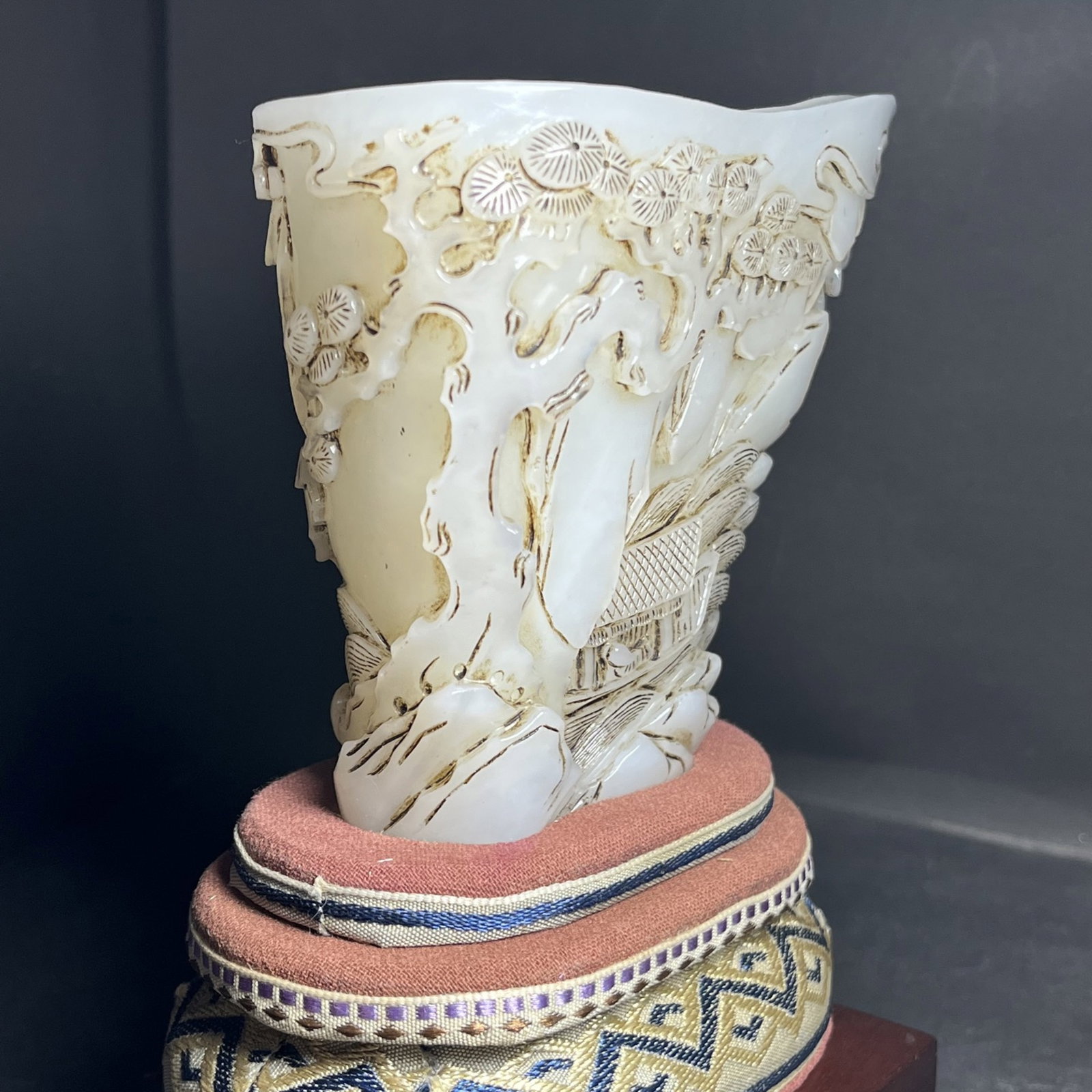 An Exquisite White Jade Landscape Pattern Cup - 3