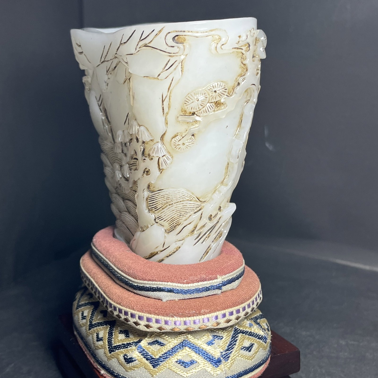 An Exquisite White Jade Landscape Pattern Cup - 4