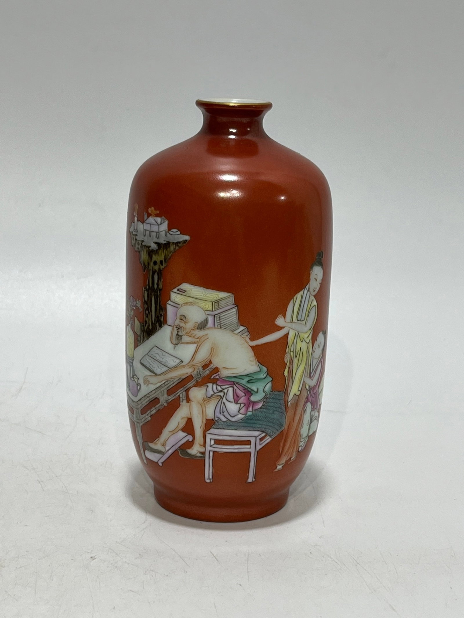An Exquisite Coral Red Ground Famille-Rose Painted Gold Figure Pattern Vase,with poem: An Exquisite Coral Red Ground Famille-Rose Painted Gold Figure Pattern Vase,with poem,Qing Dynasty,China,Yongzheng Six-character Mark,Size:5.5in 珊瑚红地粉彩描