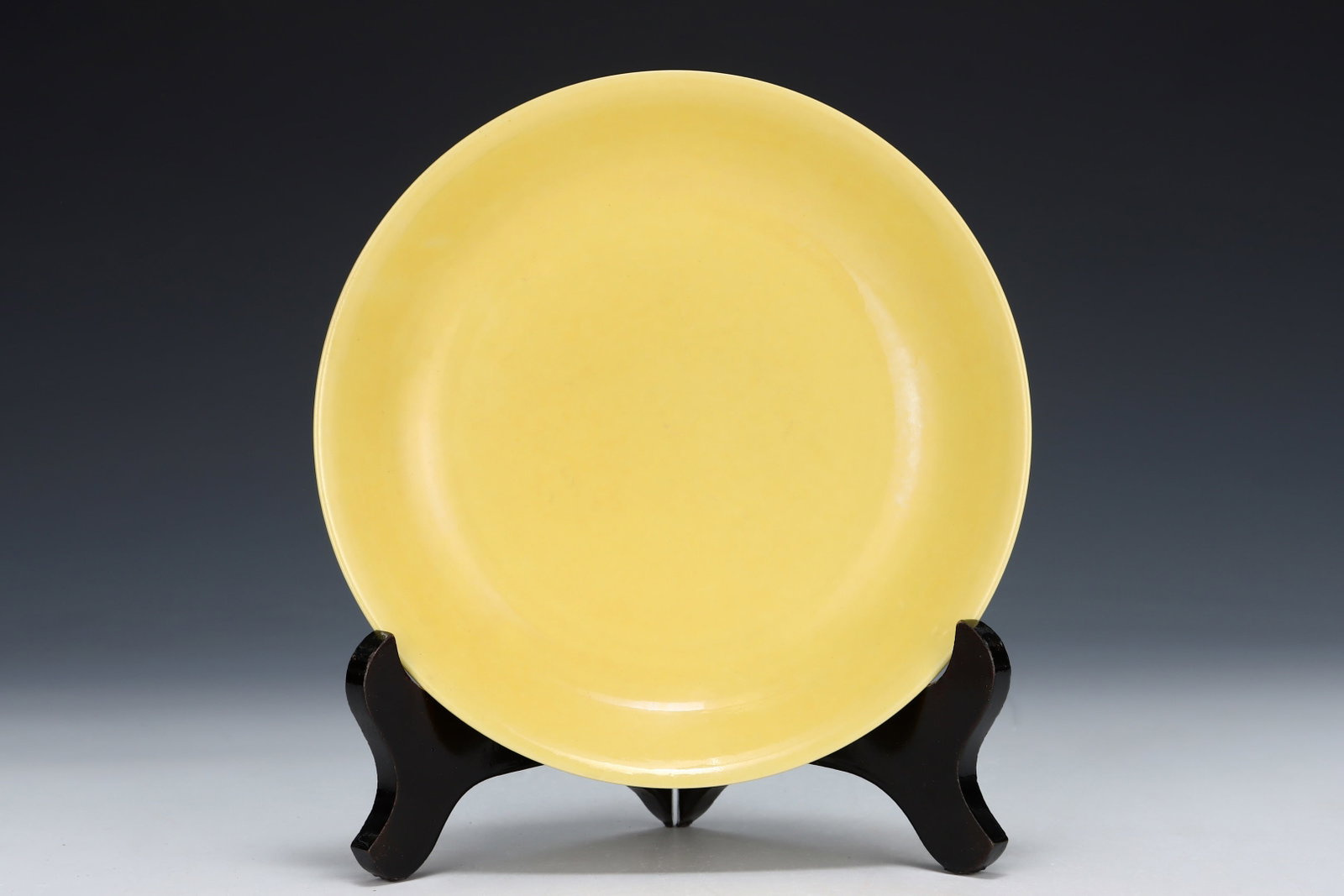 An Exquisite Yellow Glazed Plate - 2