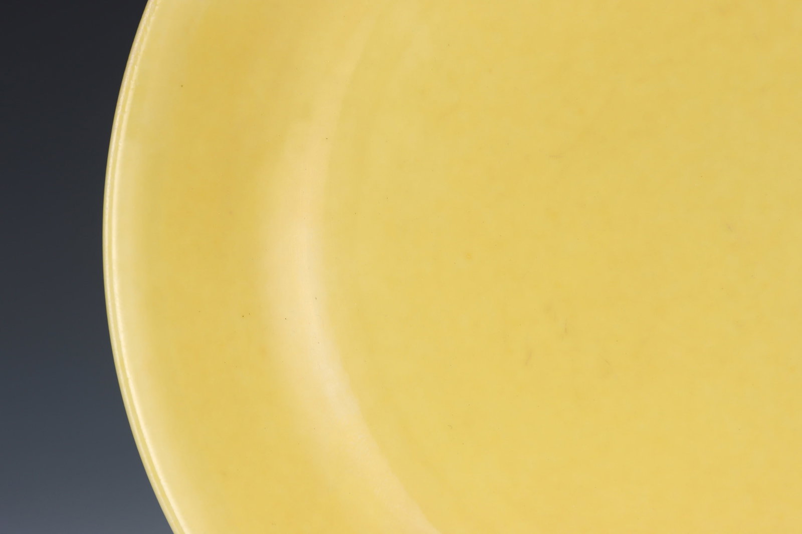 An Exquisite Yellow Glazed Plate - 4