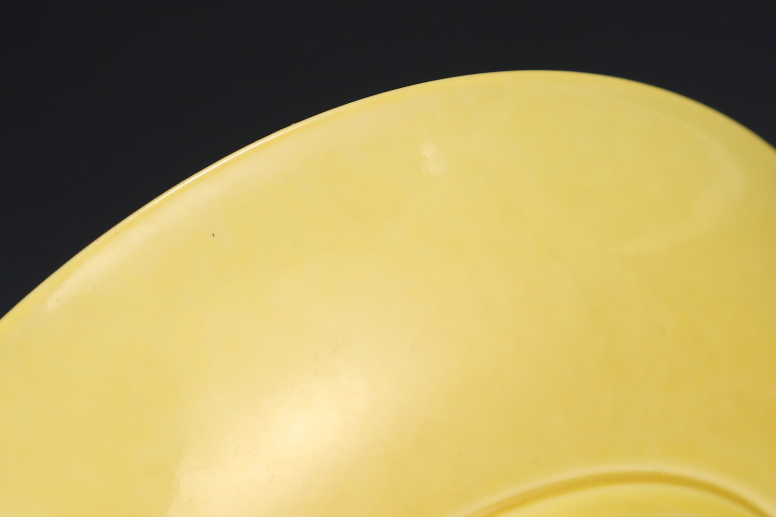 An Exquisite Yellow Glazed Plate - 7