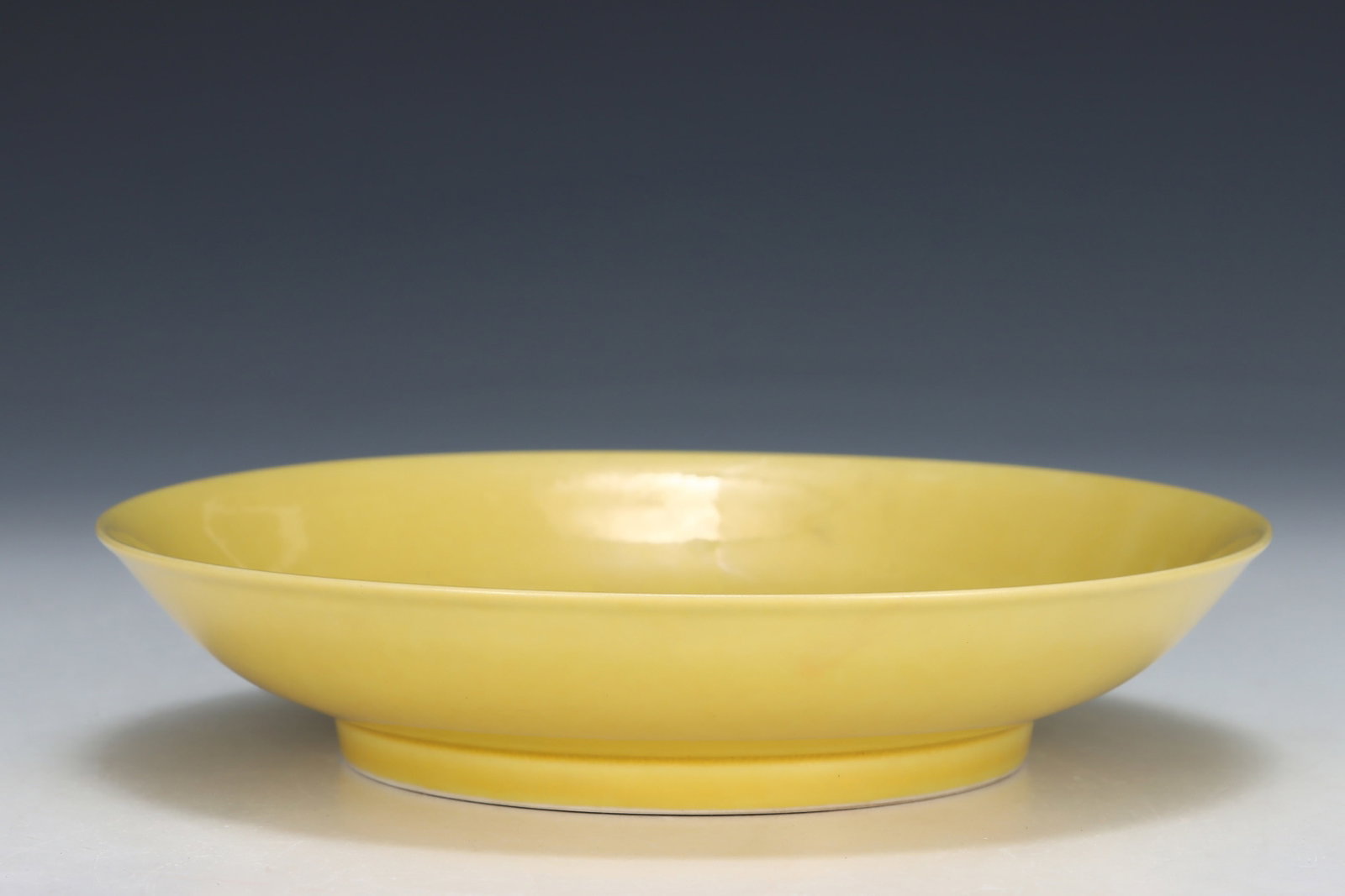 An Exquisite Yellow Glazed Plate - 9