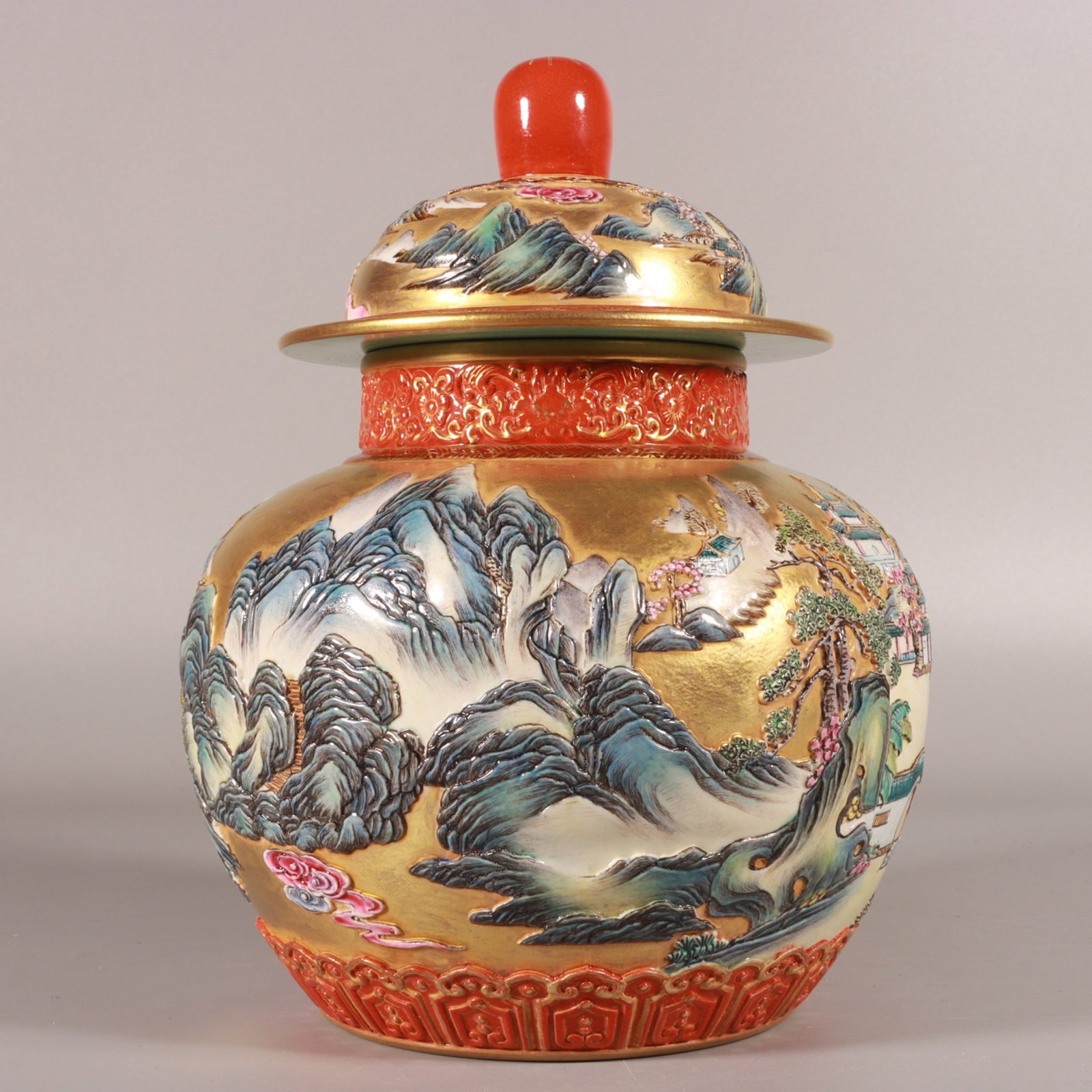 An Exquisite Enamel Gold Ground Landscape Pattern Tea Caddy - 6