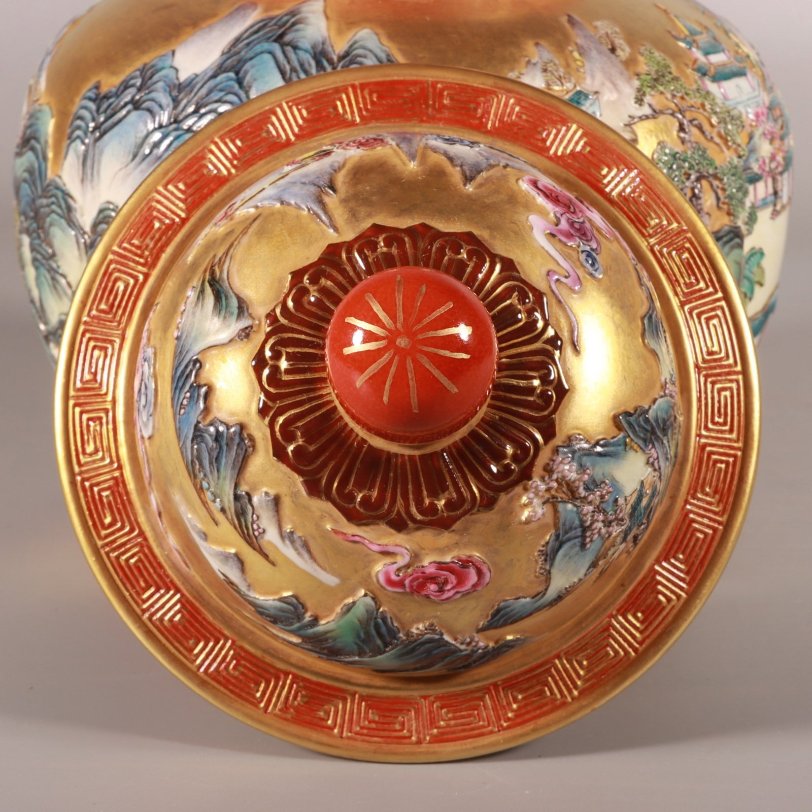 An Exquisite Enamel Gold Ground Landscape Pattern Tea Caddy - 7