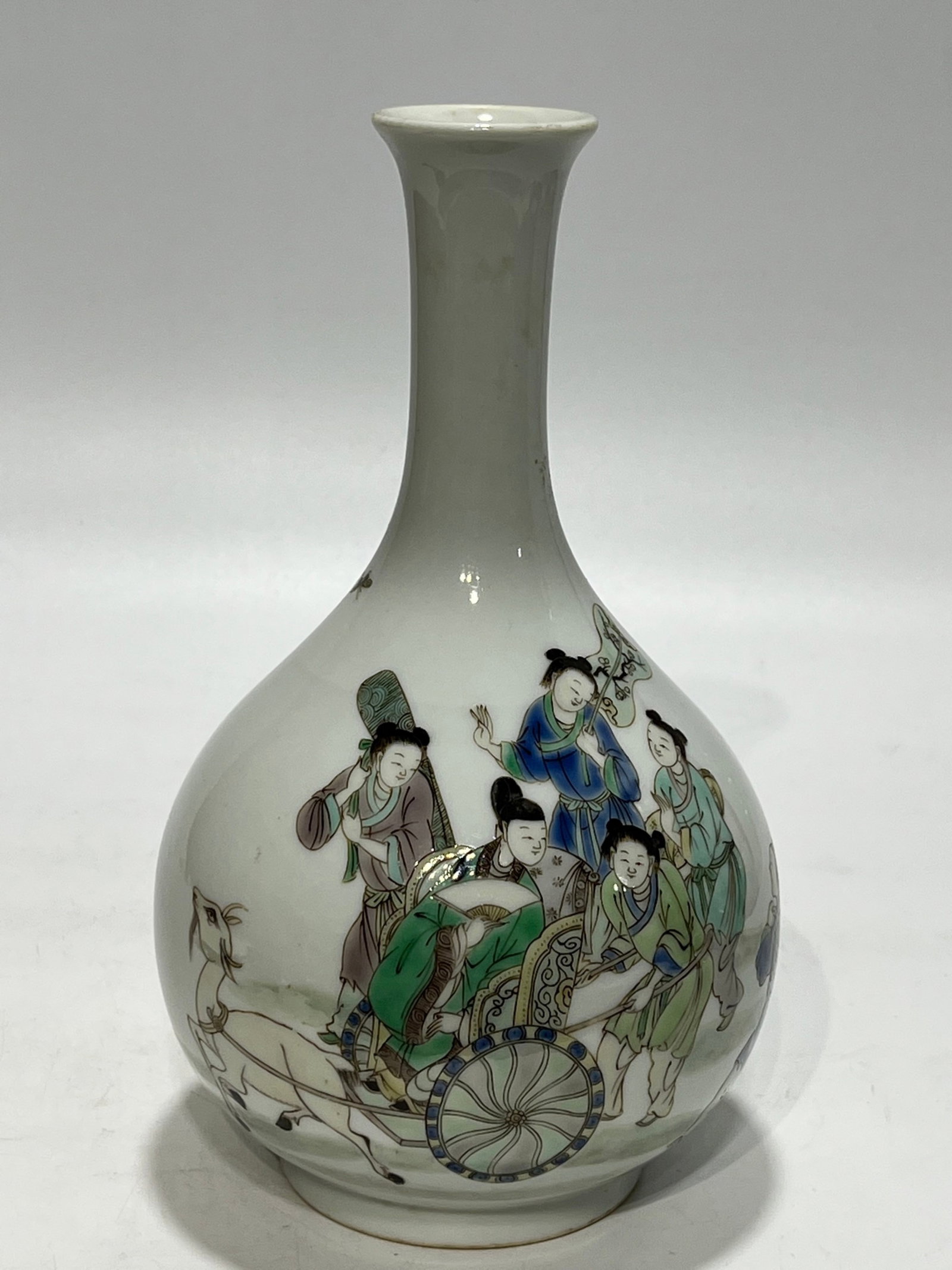An Exquisite Kangxi Wucai Figure Pattern Vase - 8