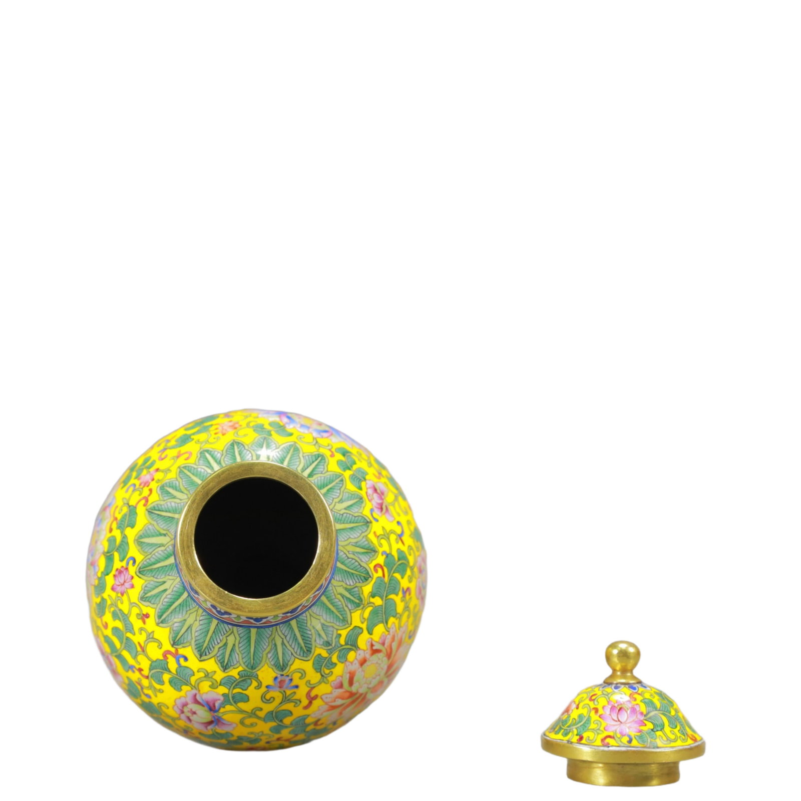 An Exquisite Painted Enamel Lotus Pattern Snuff Bottle - 4