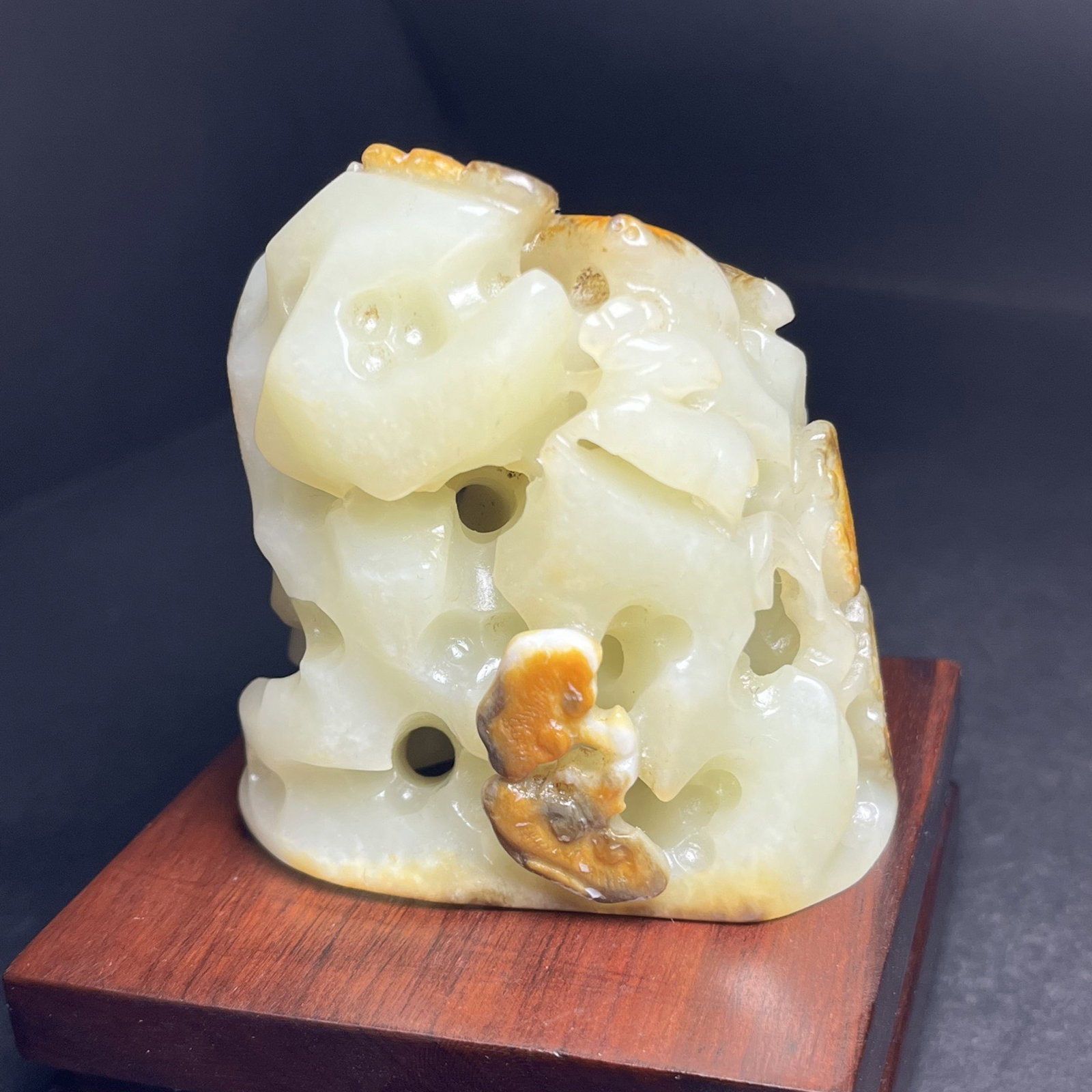 An Exquisite White Jade Figure Pattern Ornament - 4
