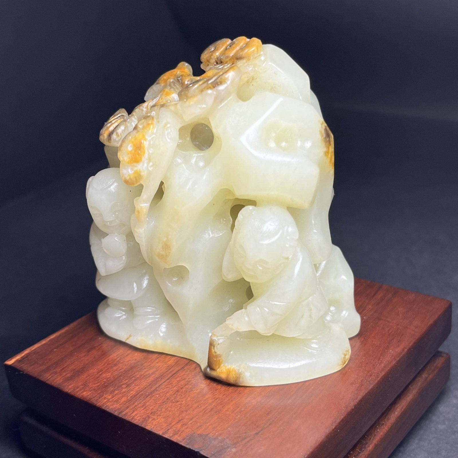 An Exquisite White Jade Figure Pattern Ornament - 6