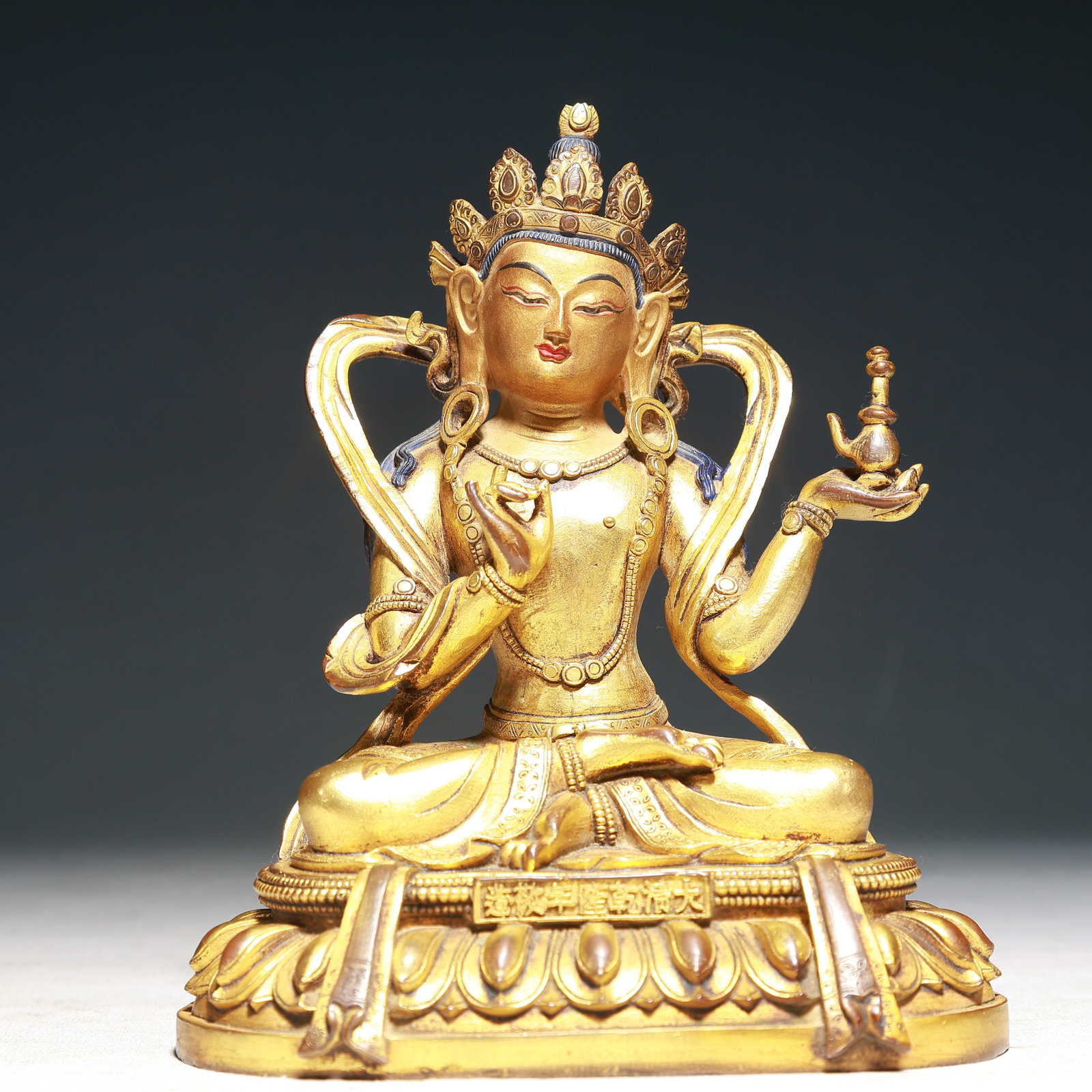 A Solemn Gilt Bronze Statue of Tara: A Solemn Gilt Bronze Statue of Tara,Qing Dynasty,China,Qianlong Mark,Size:5.5inx3.9inx7.1in,Weight:1900g