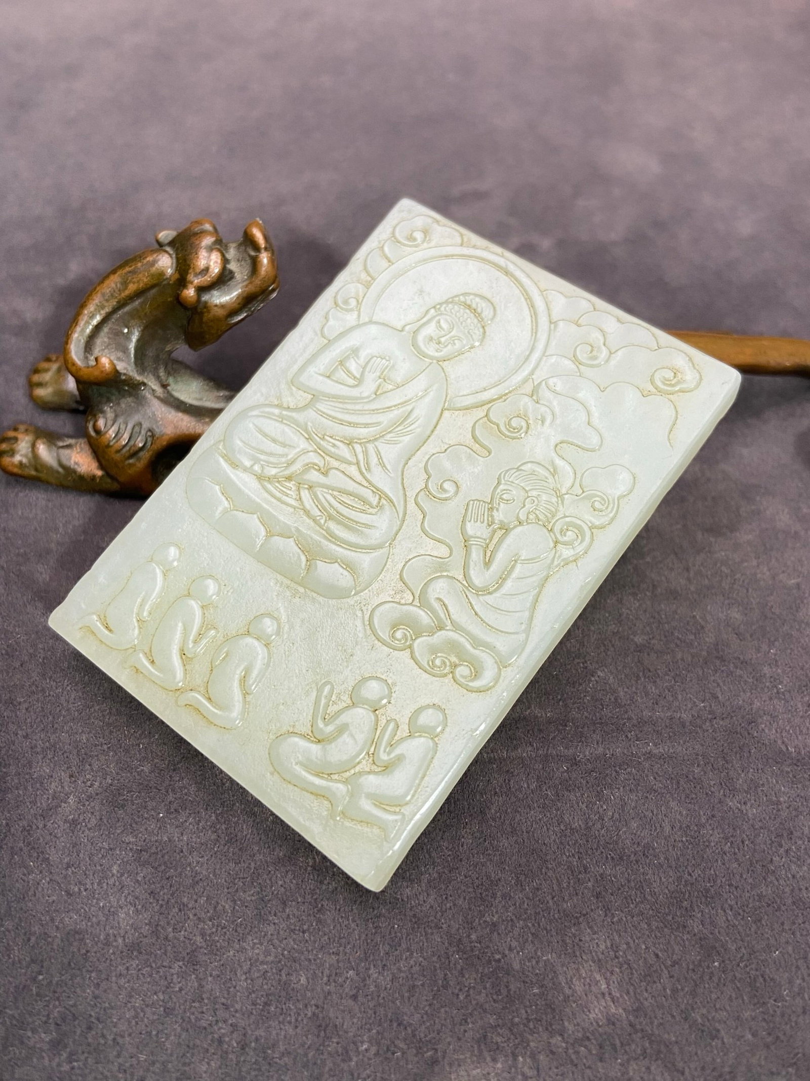 An Exquisite White Jade Buddha Statue Pattern Pendant - 6