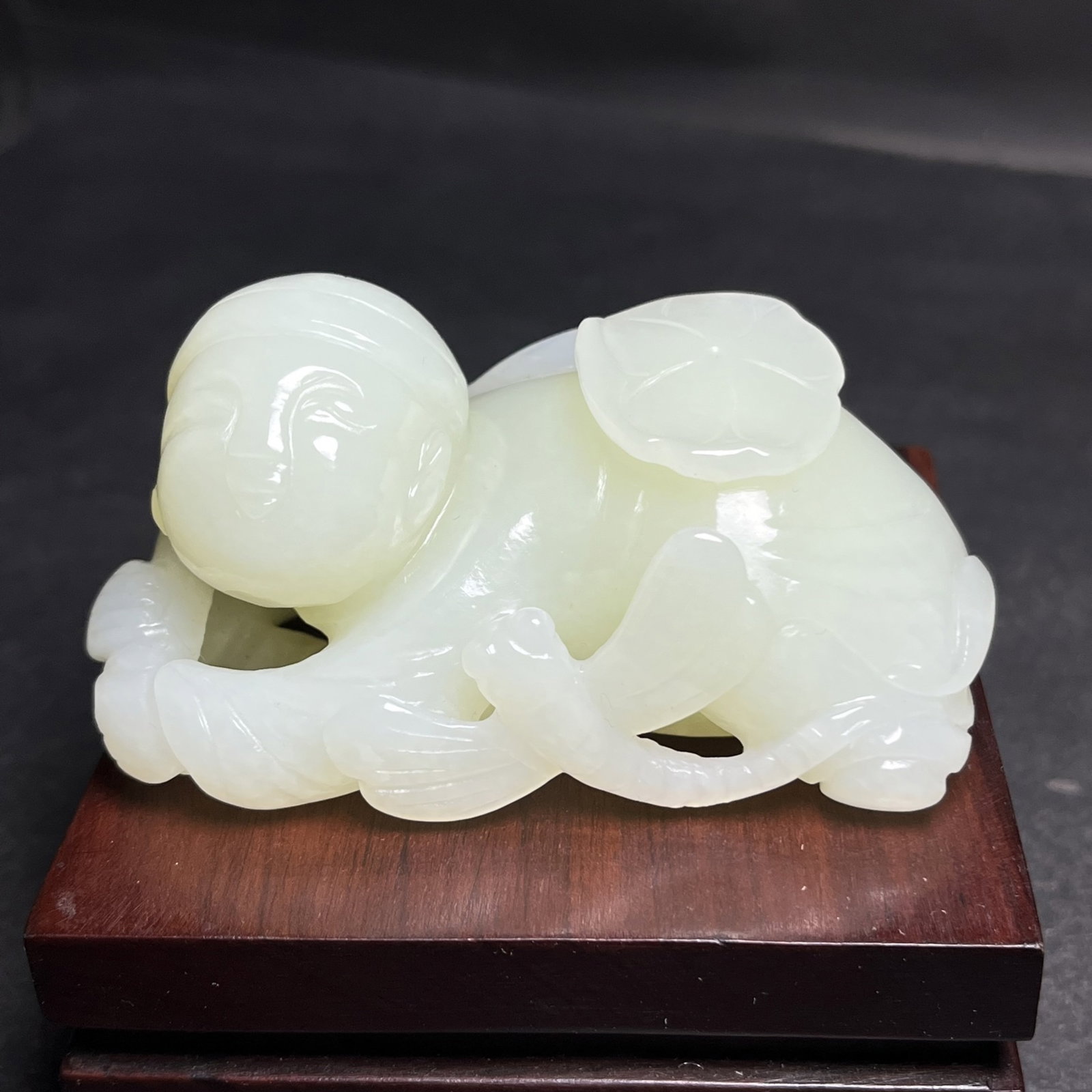 An Exquisite White Jade Figure Hand Piece (1 of 7)