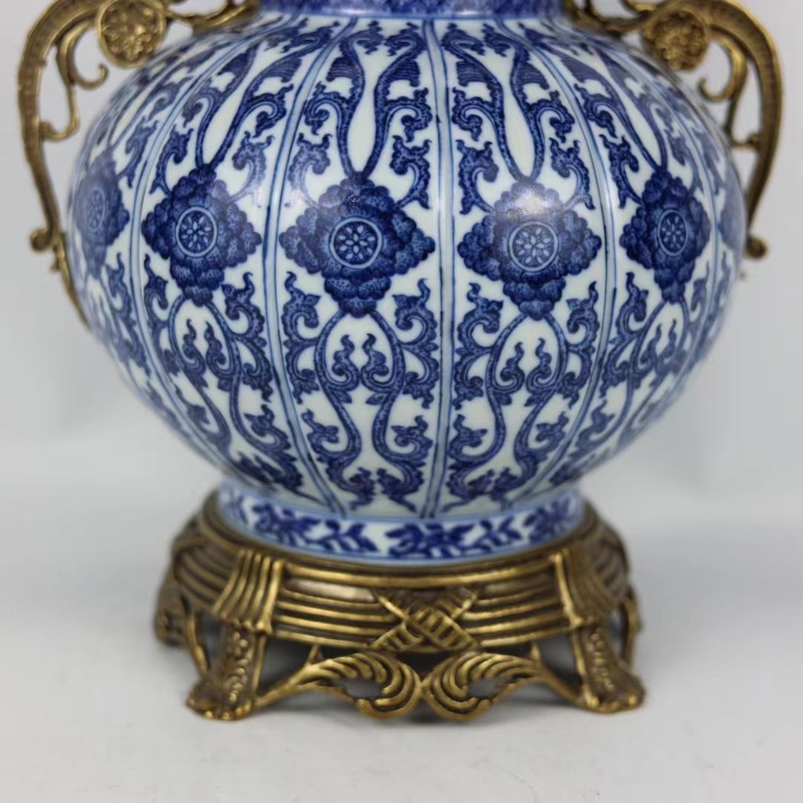 An Exquisite Blue and White Inlaid Bronze Seawater Figure Pattern Vase (1 of 20)