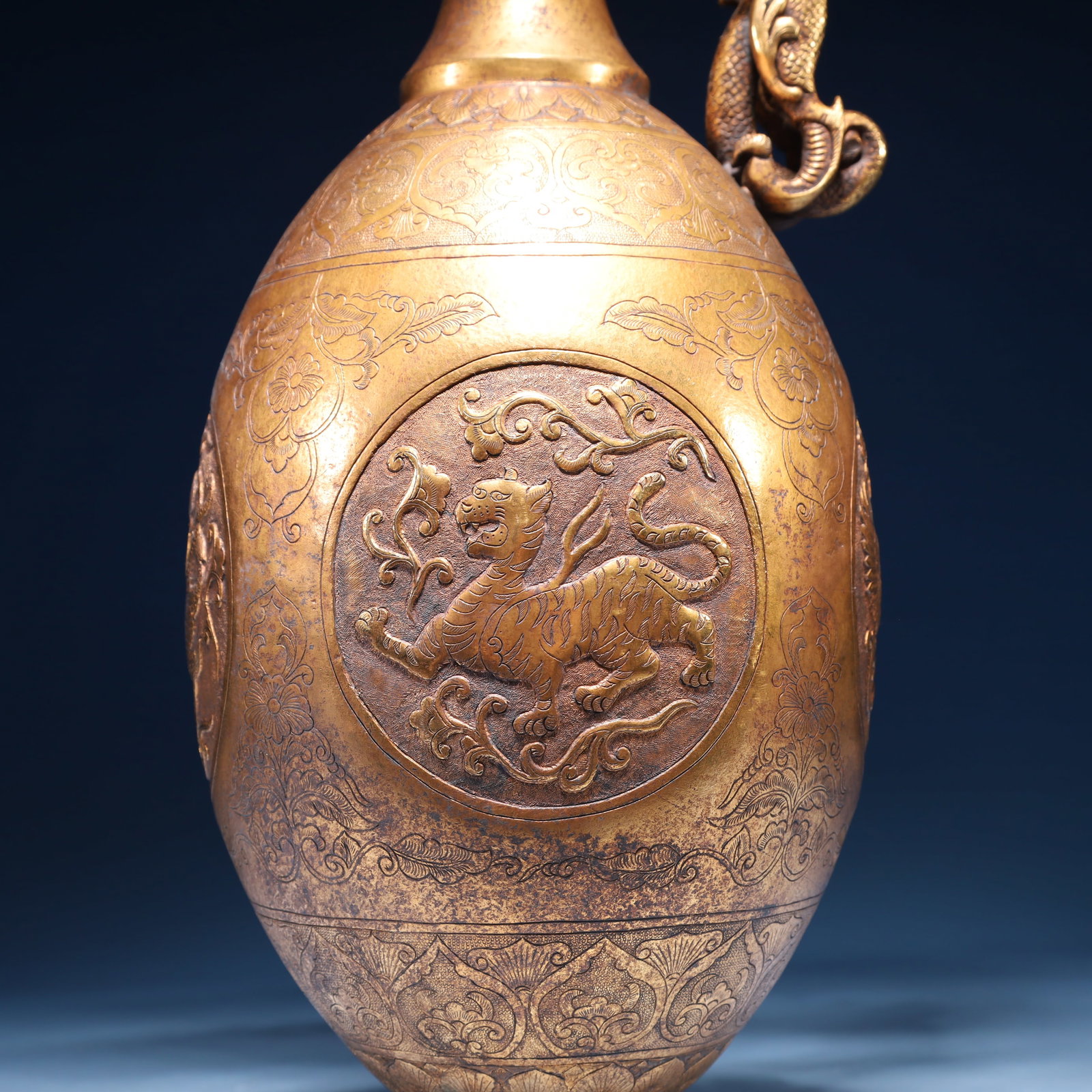 An Exquisite Gilt Bronze Auspicious Beast Pattern Ewer - 7