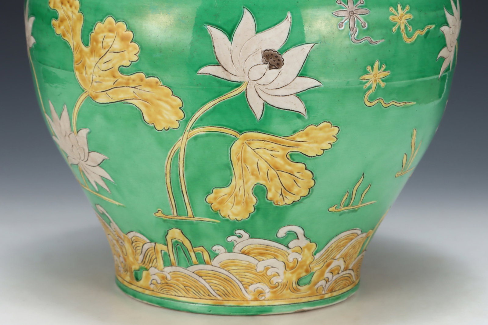 A Rare Biscuit Lotus Pattern Jar - 5