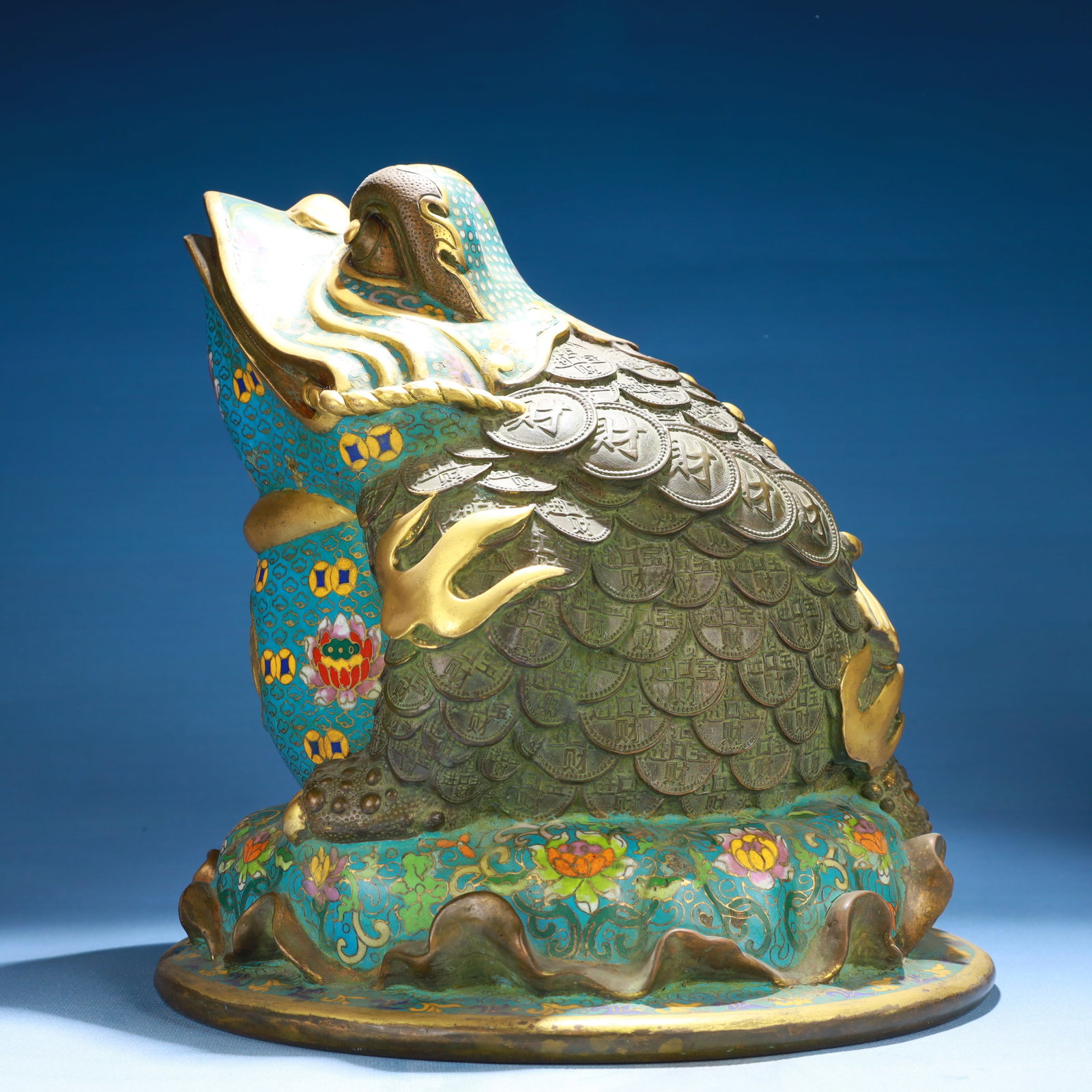 An Exquisite Cloisonne Lotus Pattern Golden Toad Ornament: An Exquisite Cloisonne Lotus Pattern Golden Toad Ornament,Qing Dynasty,China,Size:10.2inx11in,Weight:6400g