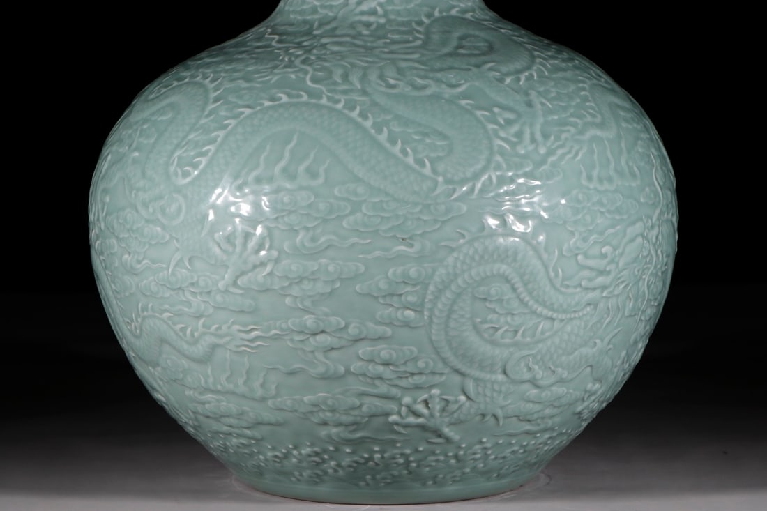 A Huge Celadon Glazed Auspicious Cloud and Dragon Pattern Vase - 2