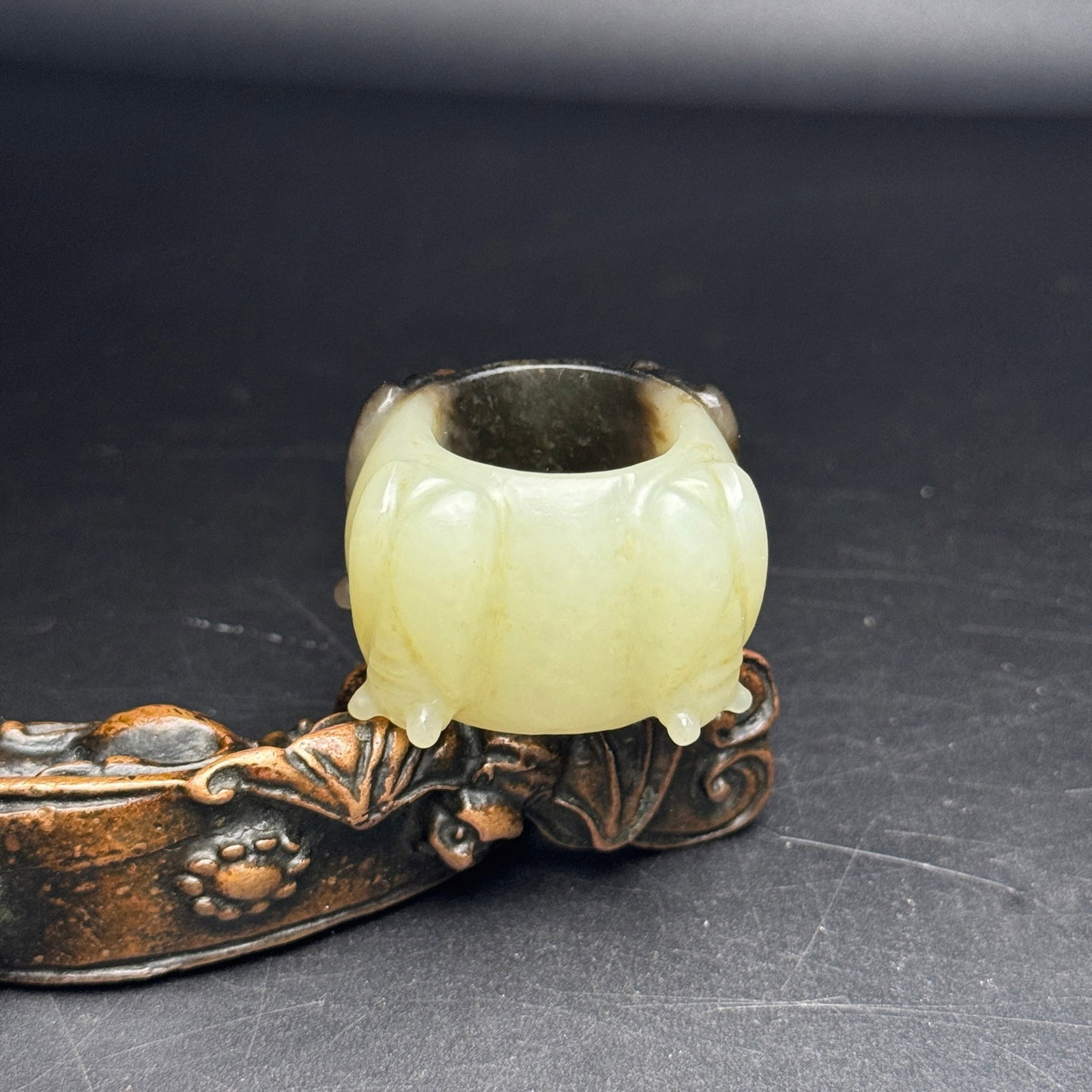An Exquisite White Jade Cicada Pattern Thumb Ring - 3