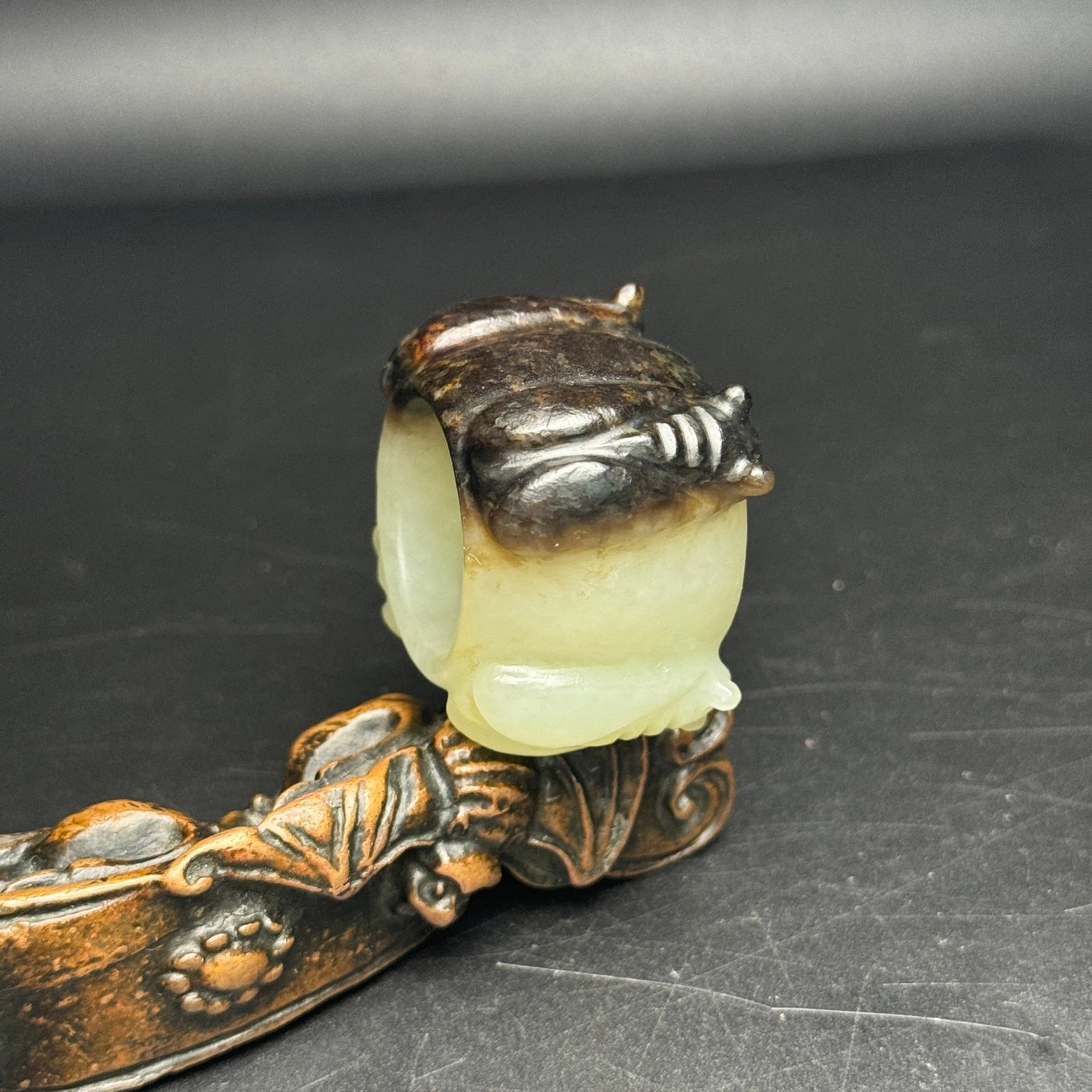 An Exquisite White Jade Cicada Pattern Thumb Ring - 4