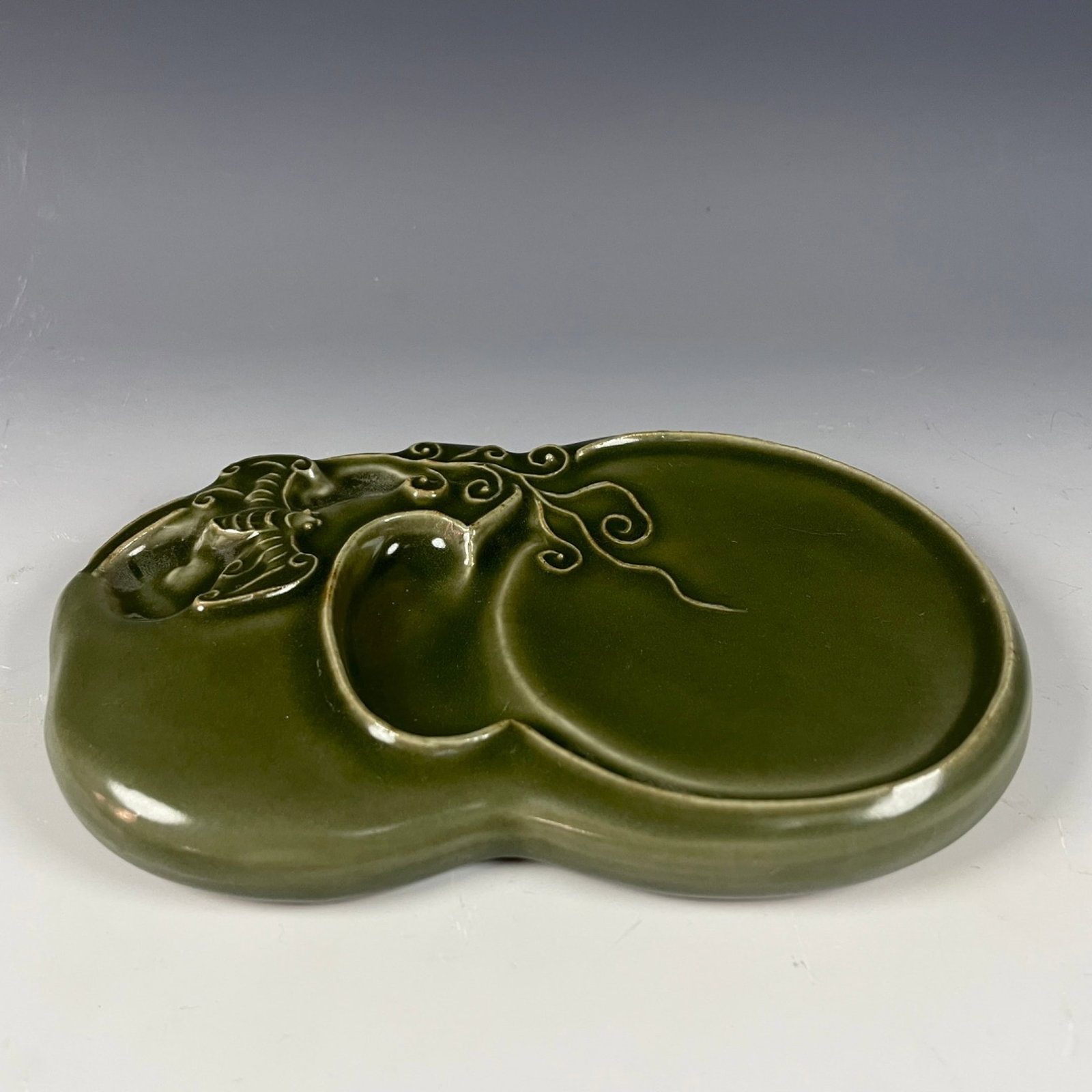 An Exquisite Longquan yao Bats Pattern Inkstone: An Exquisite Longquan yao Bats Pattern Inkstone,Song Dynasty,China,Size:7.1inx4.7inx0.8in 龙泉窑蝙蝠纹砚台,中国宋代