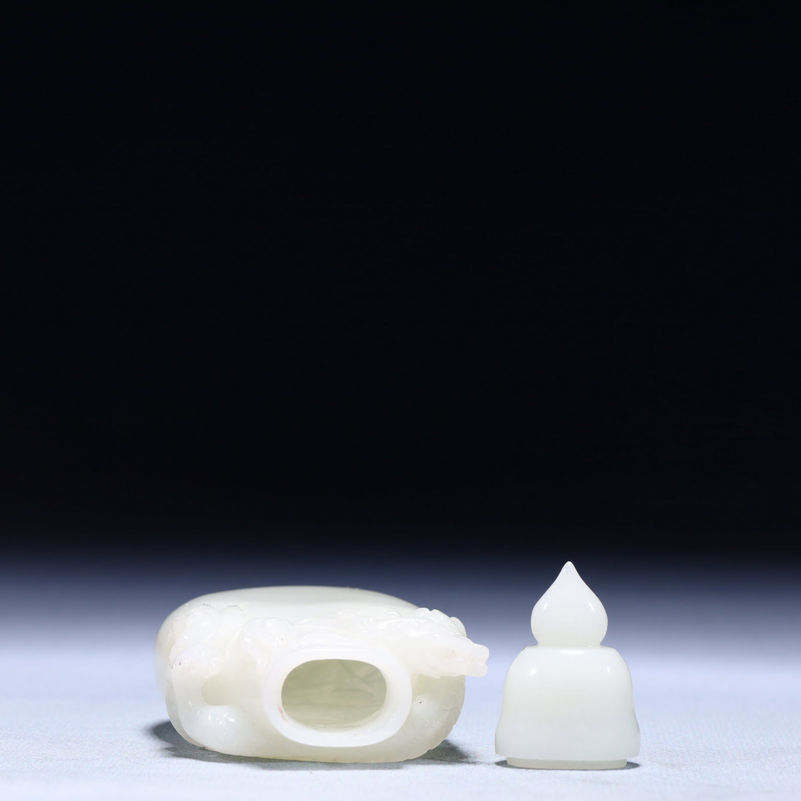 An Exquisite White Jade Dragon Pattern Bottle - 7