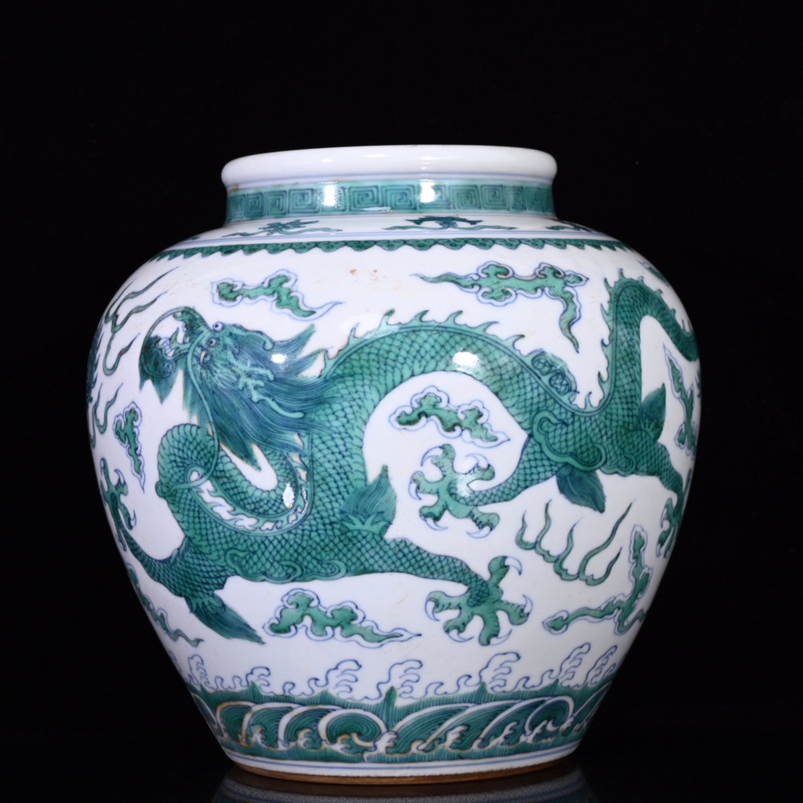 An Exquisite Wucai Auspicious Cloud and Dragon Pattern Jar - 2