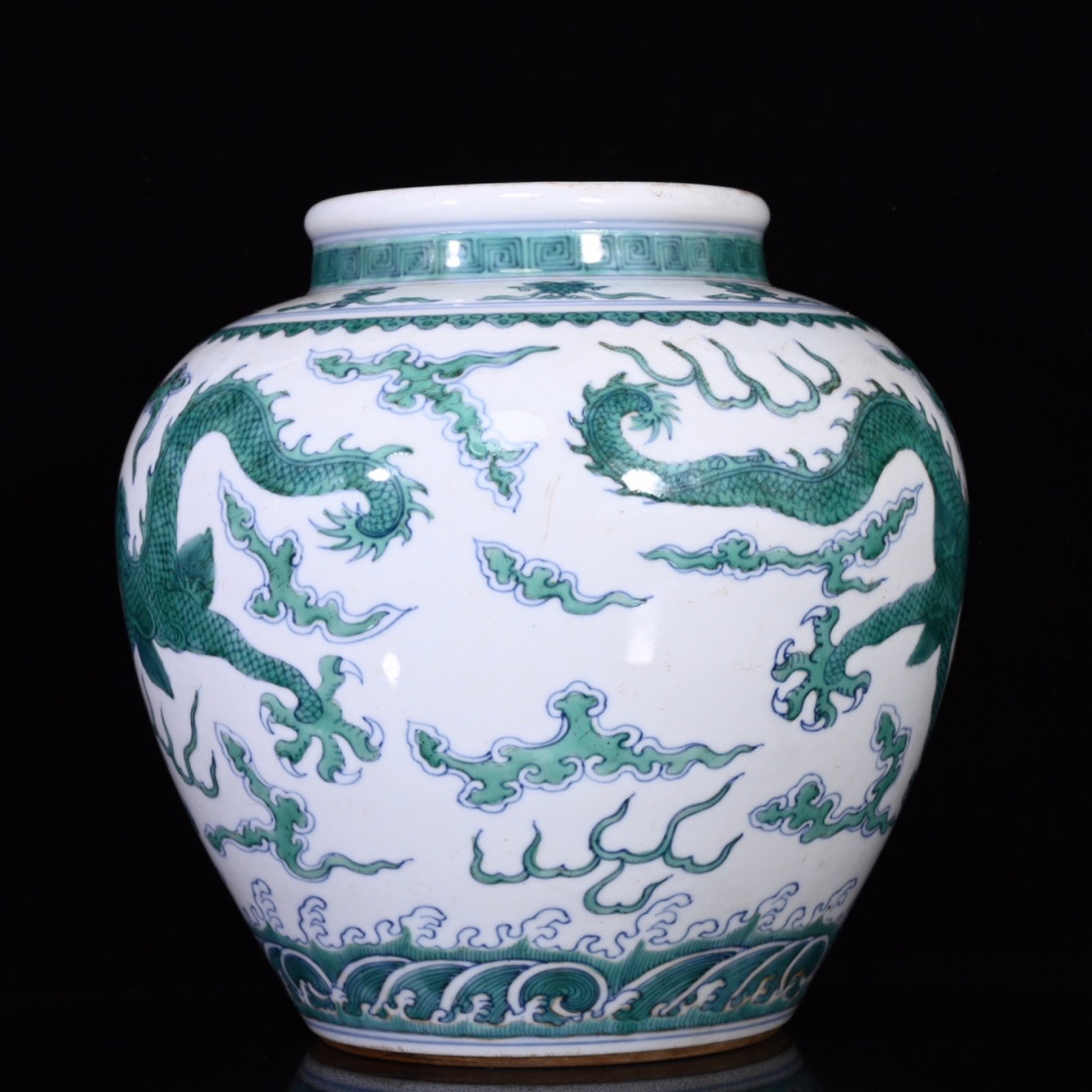 An Exquisite Wucai Auspicious Cloud and Dragon Pattern Jar - 3