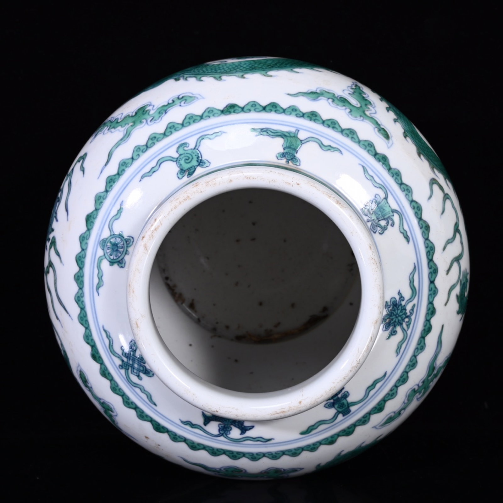 An Exquisite Wucai Auspicious Cloud and Dragon Pattern Jar - 8