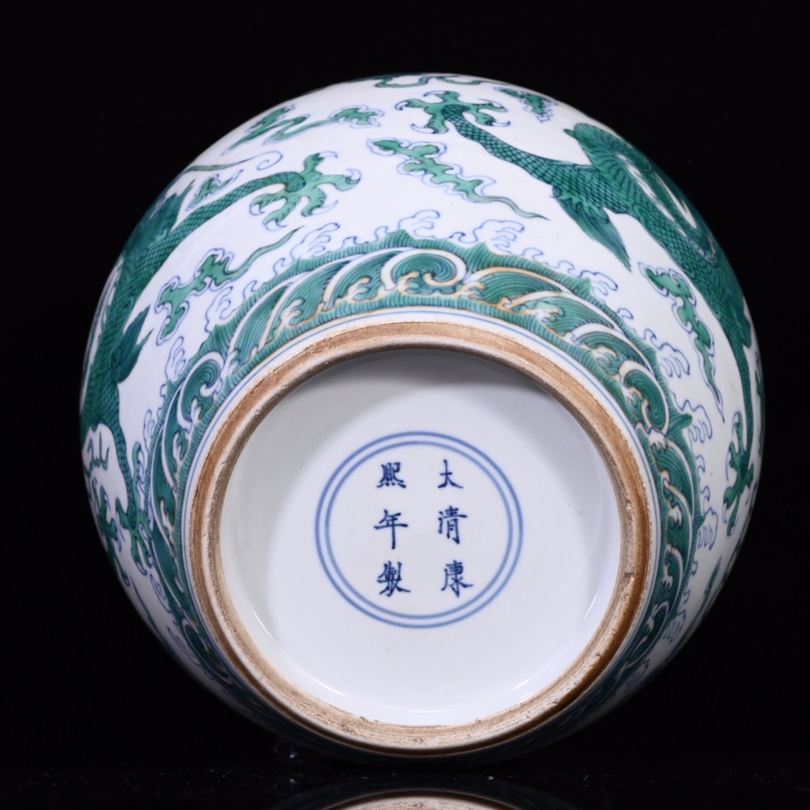 An Exquisite Wucai Auspicious Cloud and Dragon Pattern Jar - 9