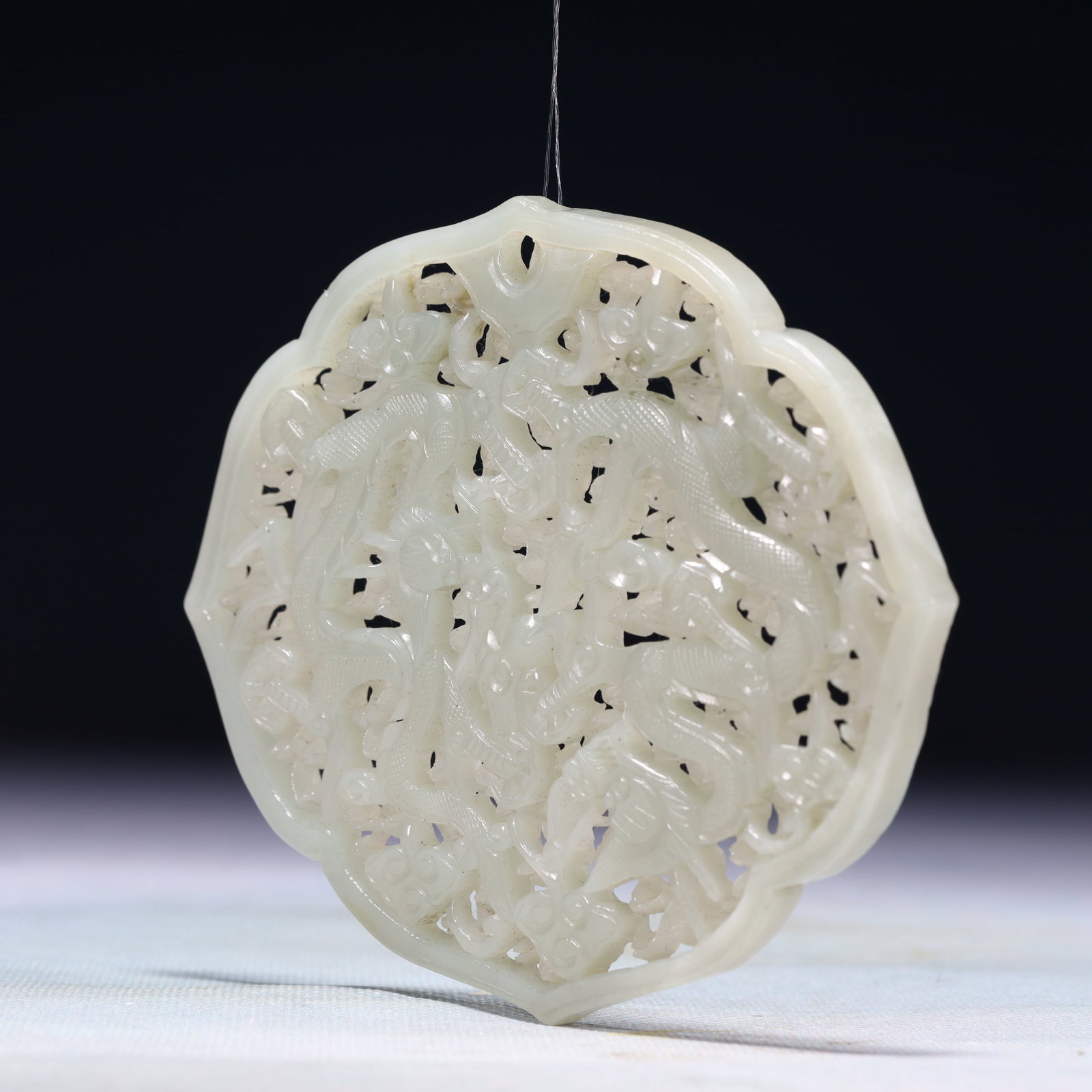 An Exquisite White Jade Dragon Pattern Pendant - 2