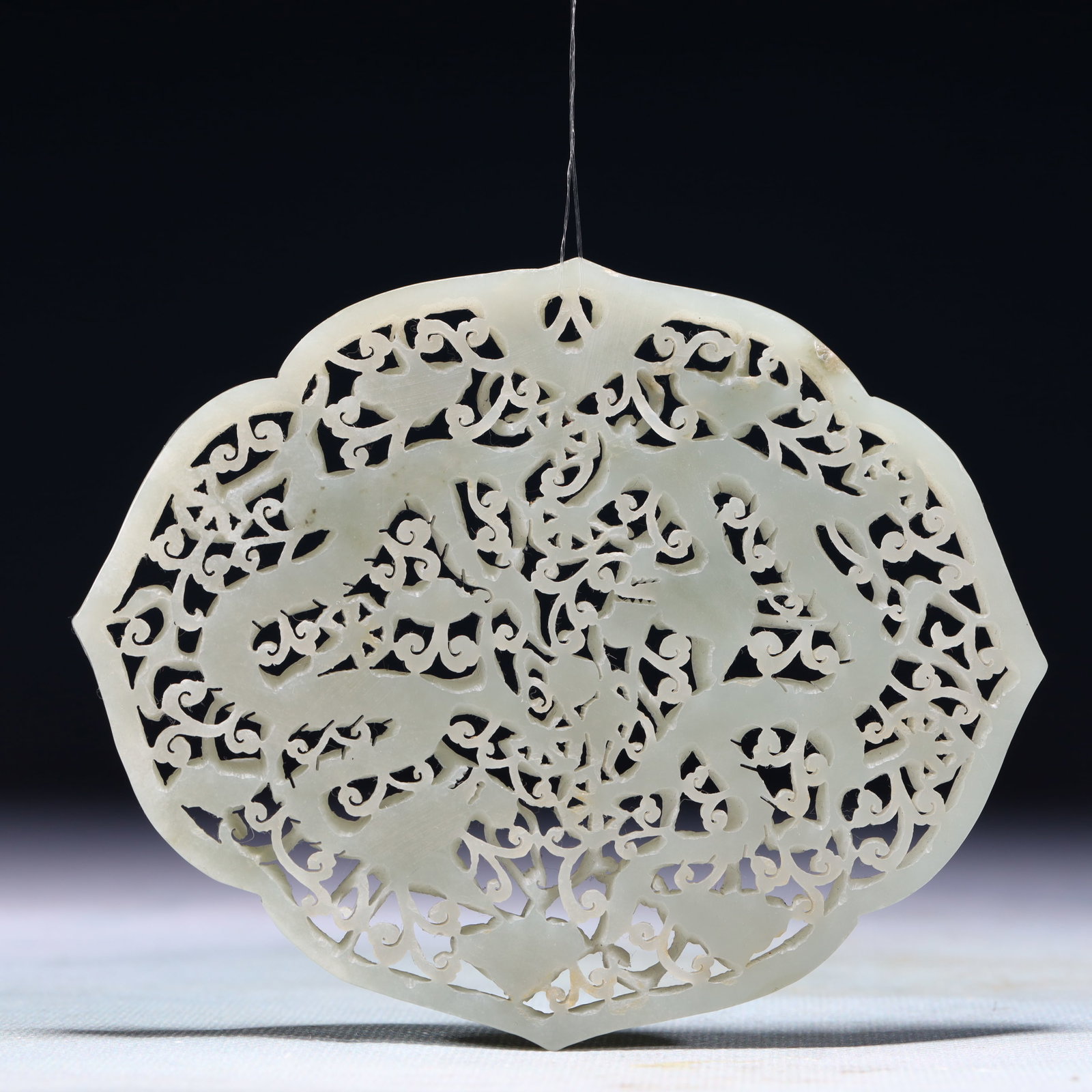 An Exquisite White Jade Dragon Pattern Pendant - 4