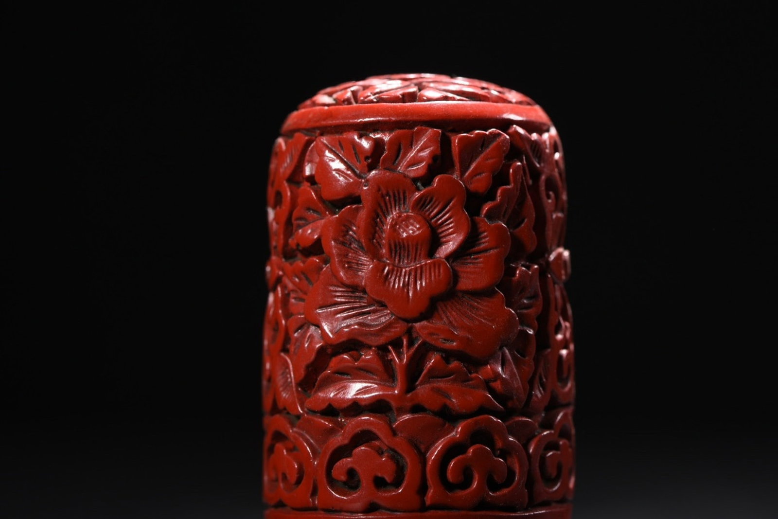 An Exquisite Carved Red Lacquer Flower Pattern Box - 2