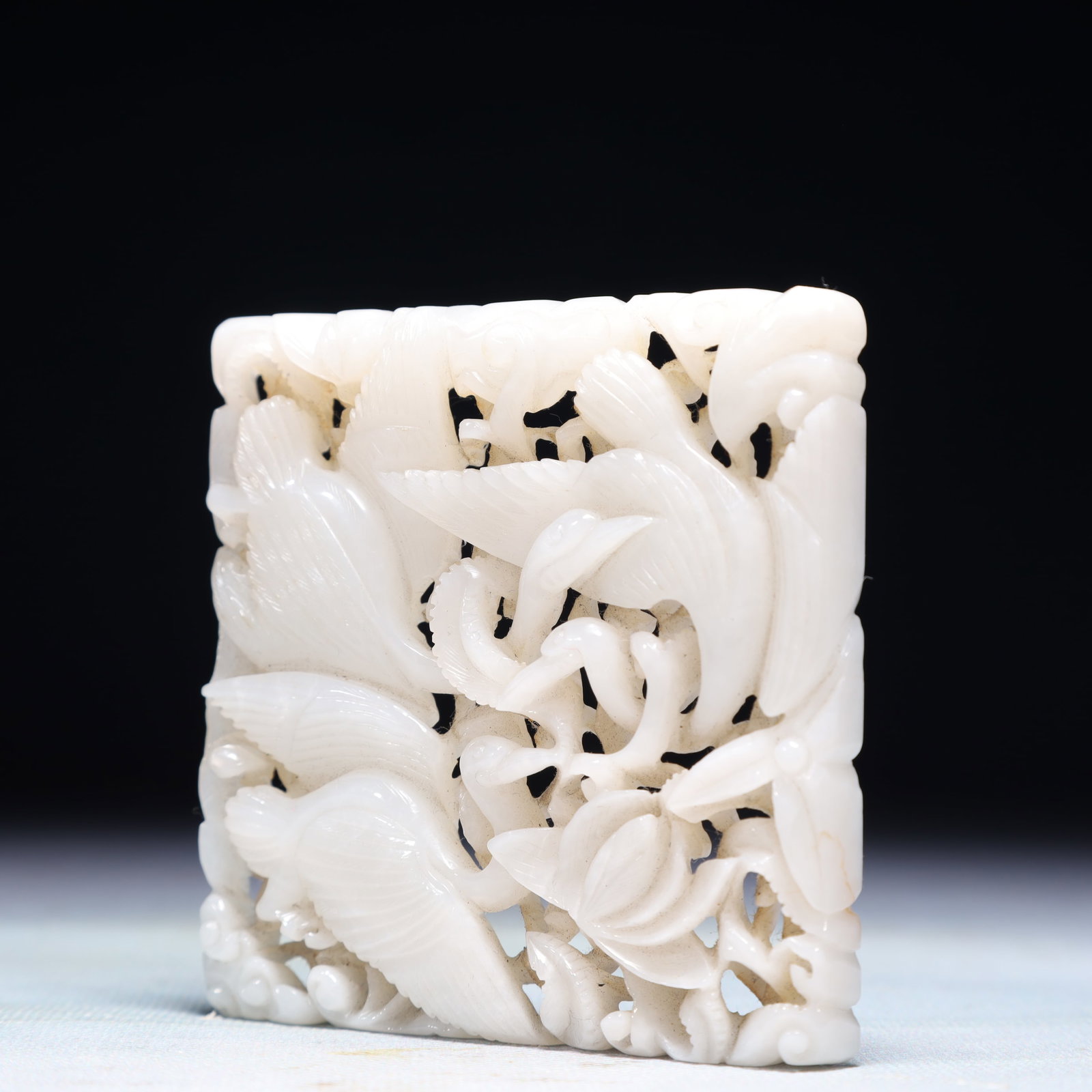 An Exquisite White Jade Crane Pattern Pendant - 2