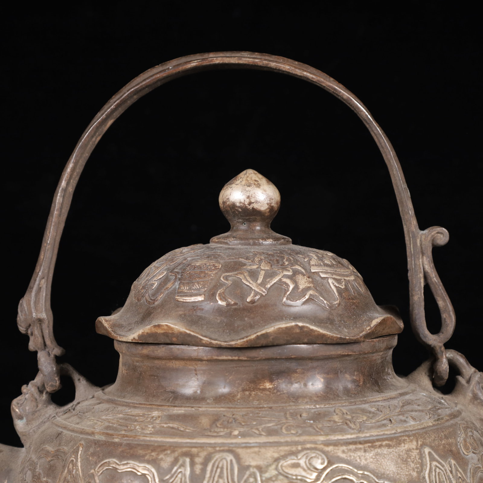 An Exquisite Silver-Plated Bronze Figure Pattern Ewer - 2