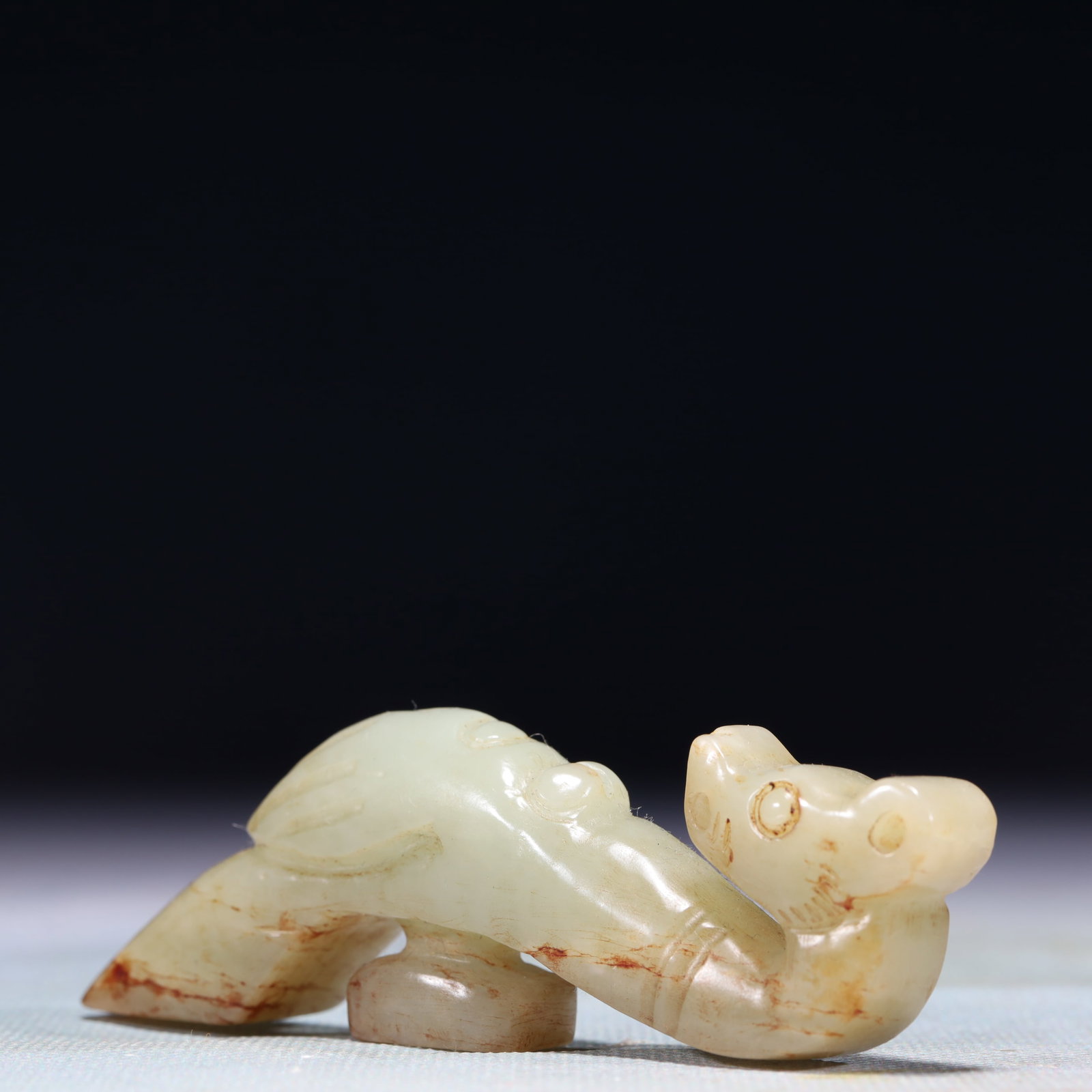 An Exquisite White Jade Dragon Pattern Buckle - 2