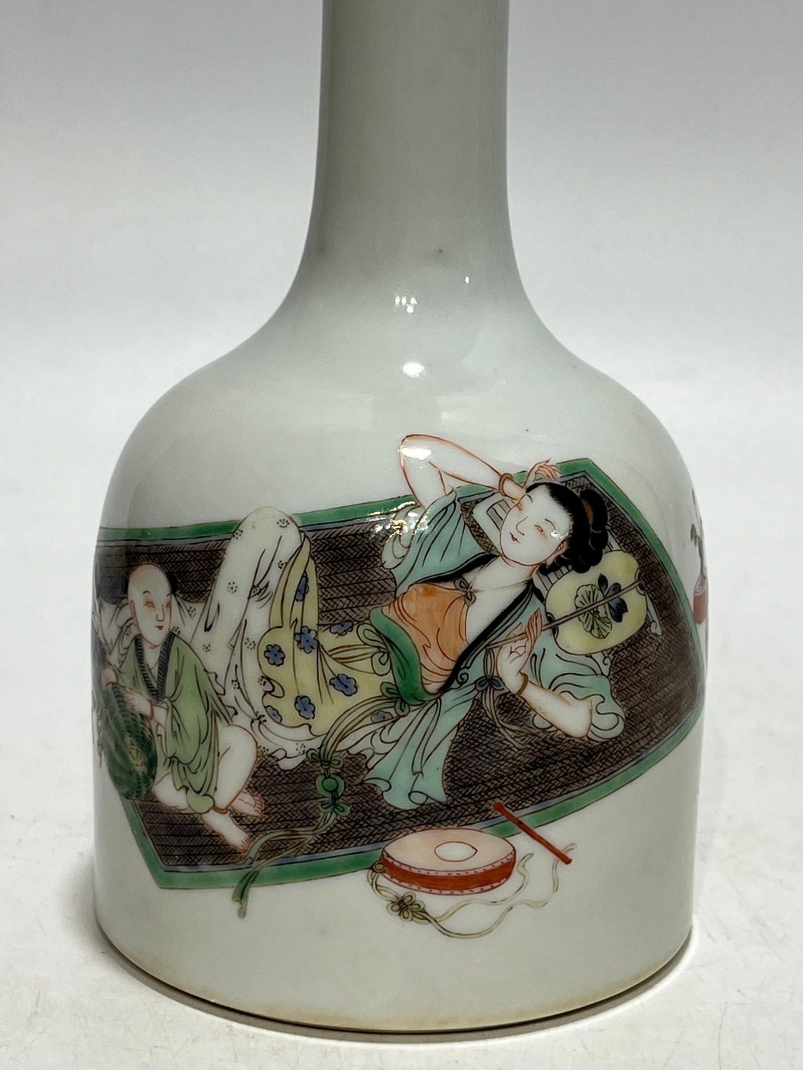 An Exquisite Wucai Figure Pattern Vase - 2
